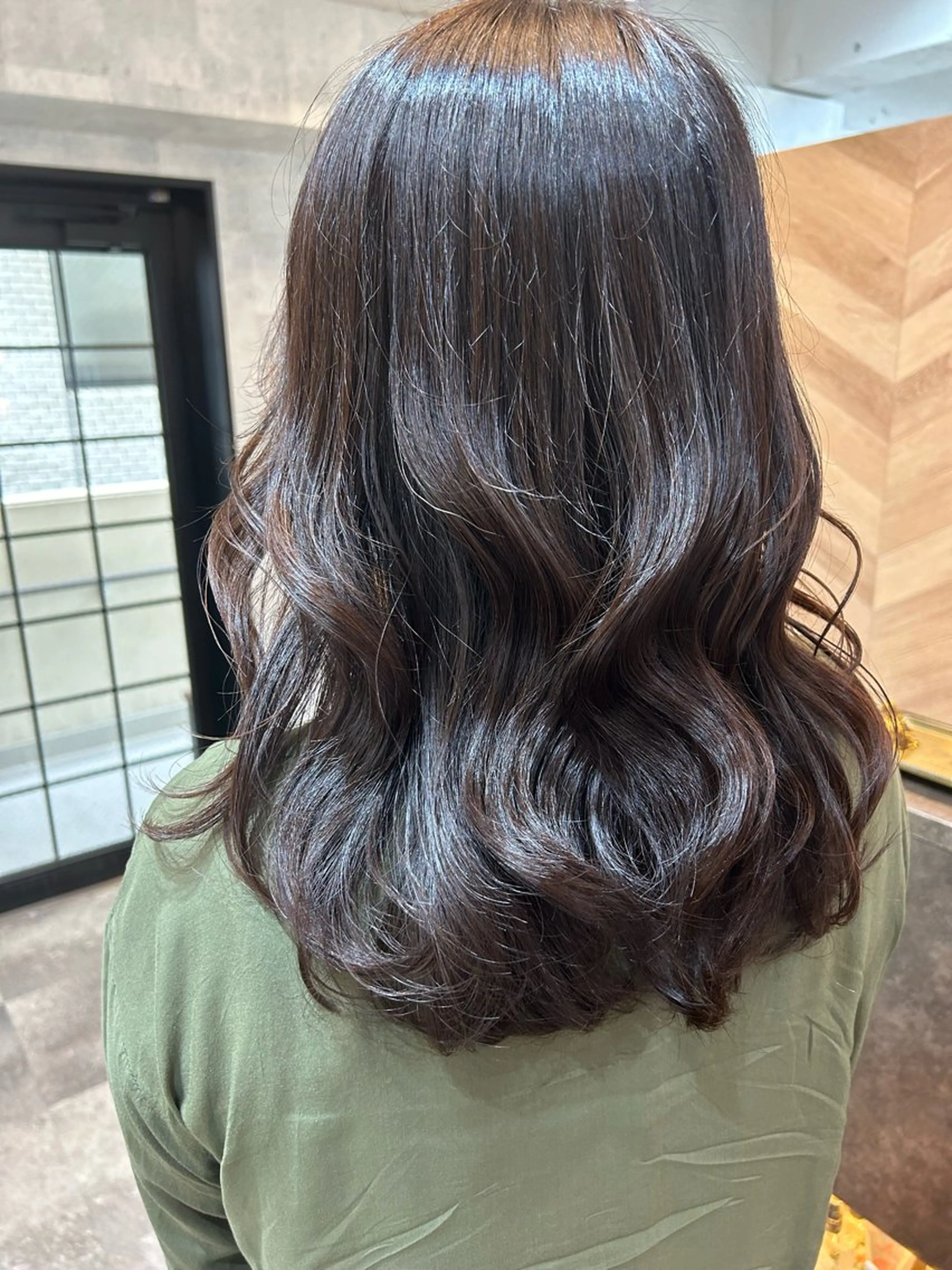 ミディアム カラー ヘアアレンジ ブラウンカラー バイオレットカラー バイオレットブラウン カット ヘアカラー トリートメント SHANTi 飯塚 ヘアセット/髪質改善のヘアスタイル