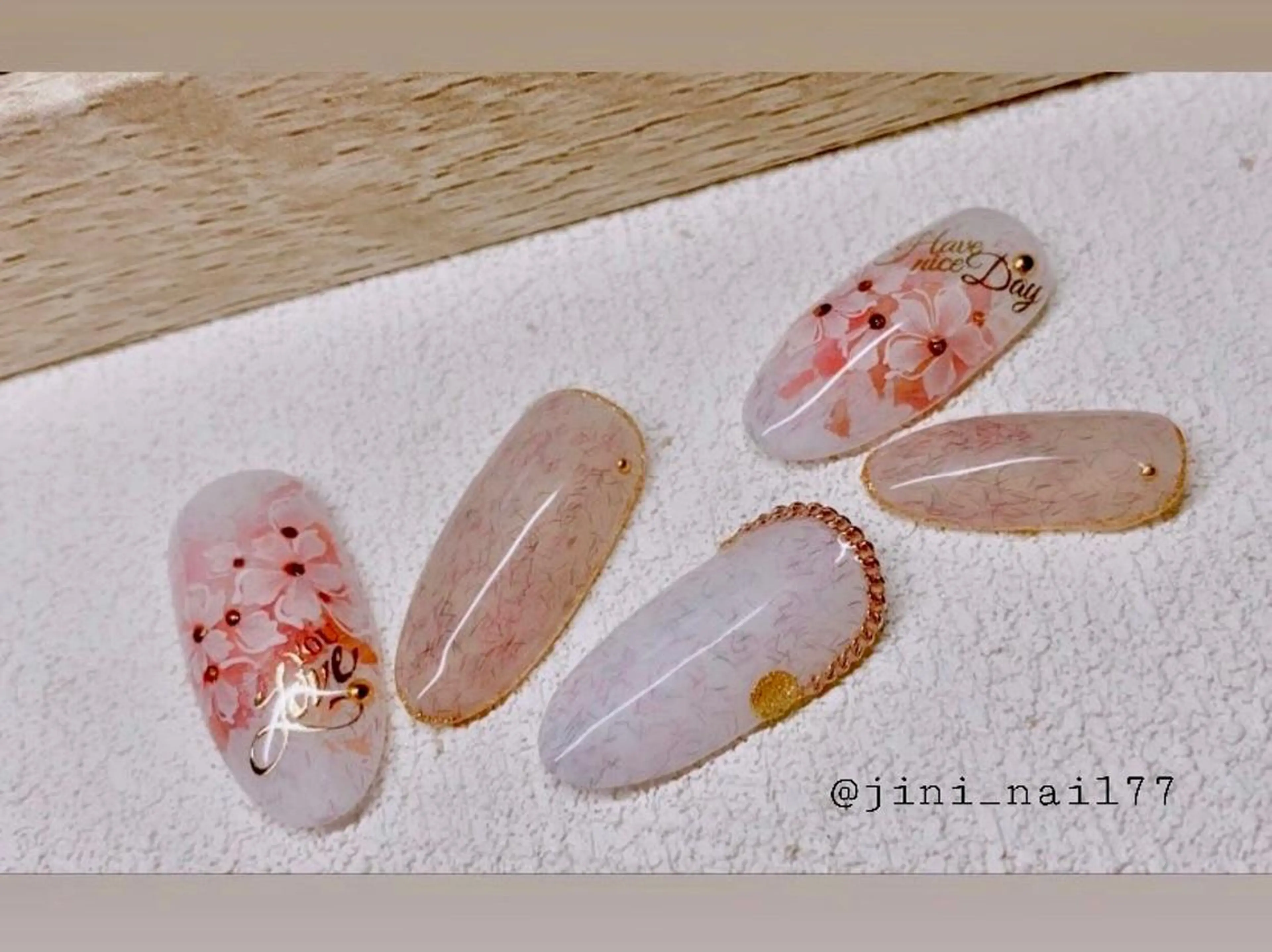 ネイル ハンドネイル JINI NAIL所属・ジニ ネイルのネイルデザイン