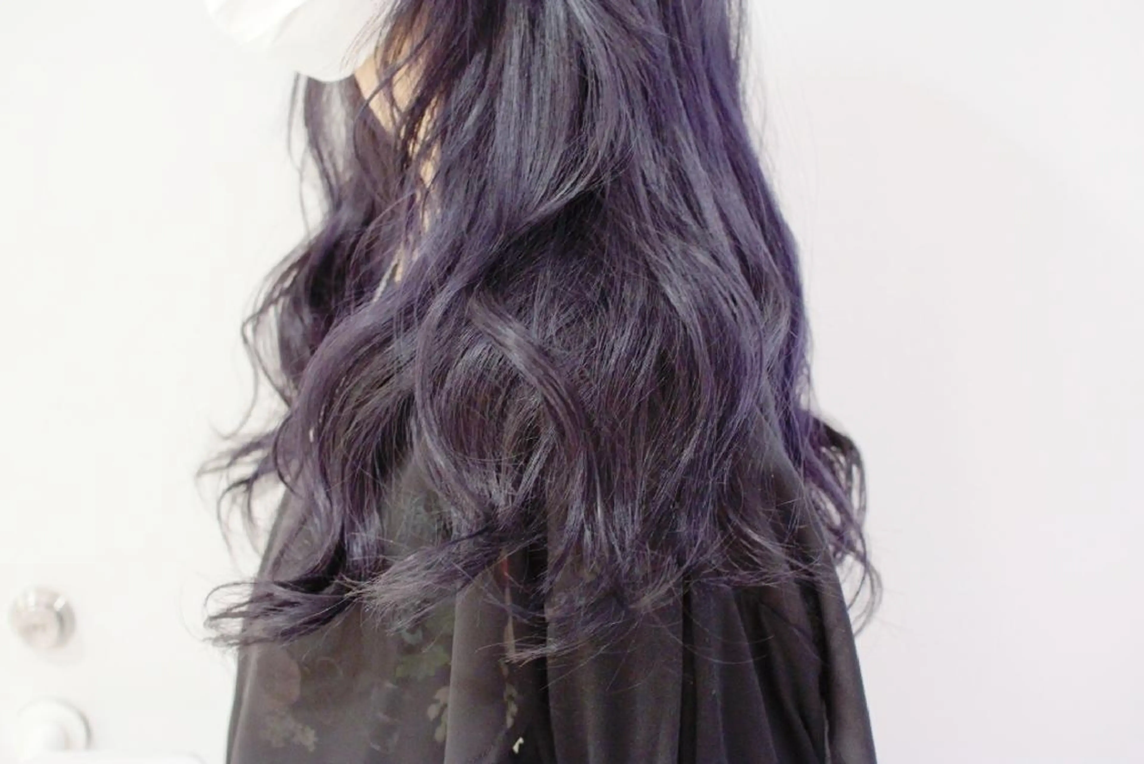 ロング カラー ブリーチ ブルーカラー ブルーバイオレット バイオレットカラー ロング 樋口 千尋のヘアスタイル