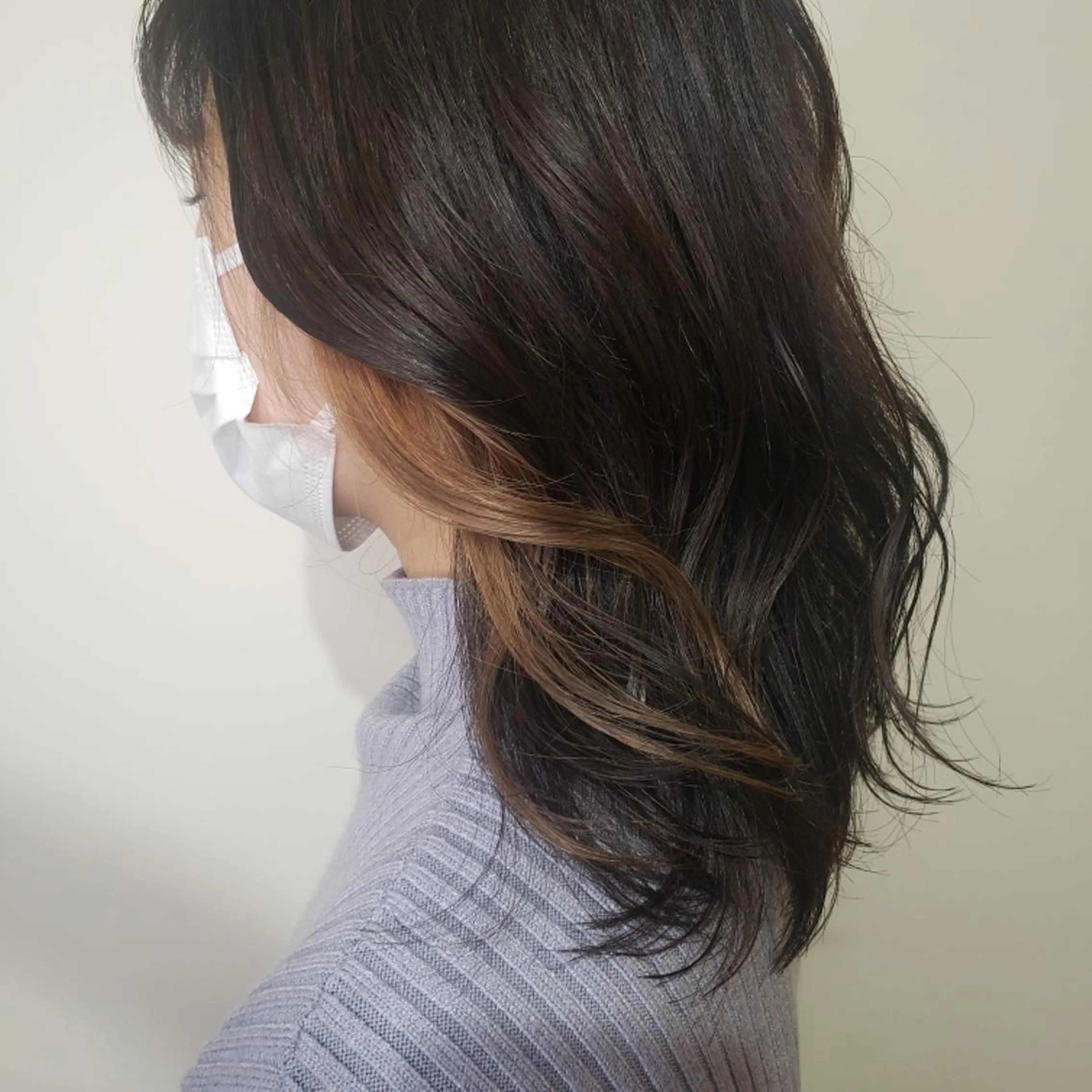 セミロング アッシュ カット ヘアカラー トリートメント 🇰🇷透明感×ハイ トーン🌟tomoのヘアスタイル