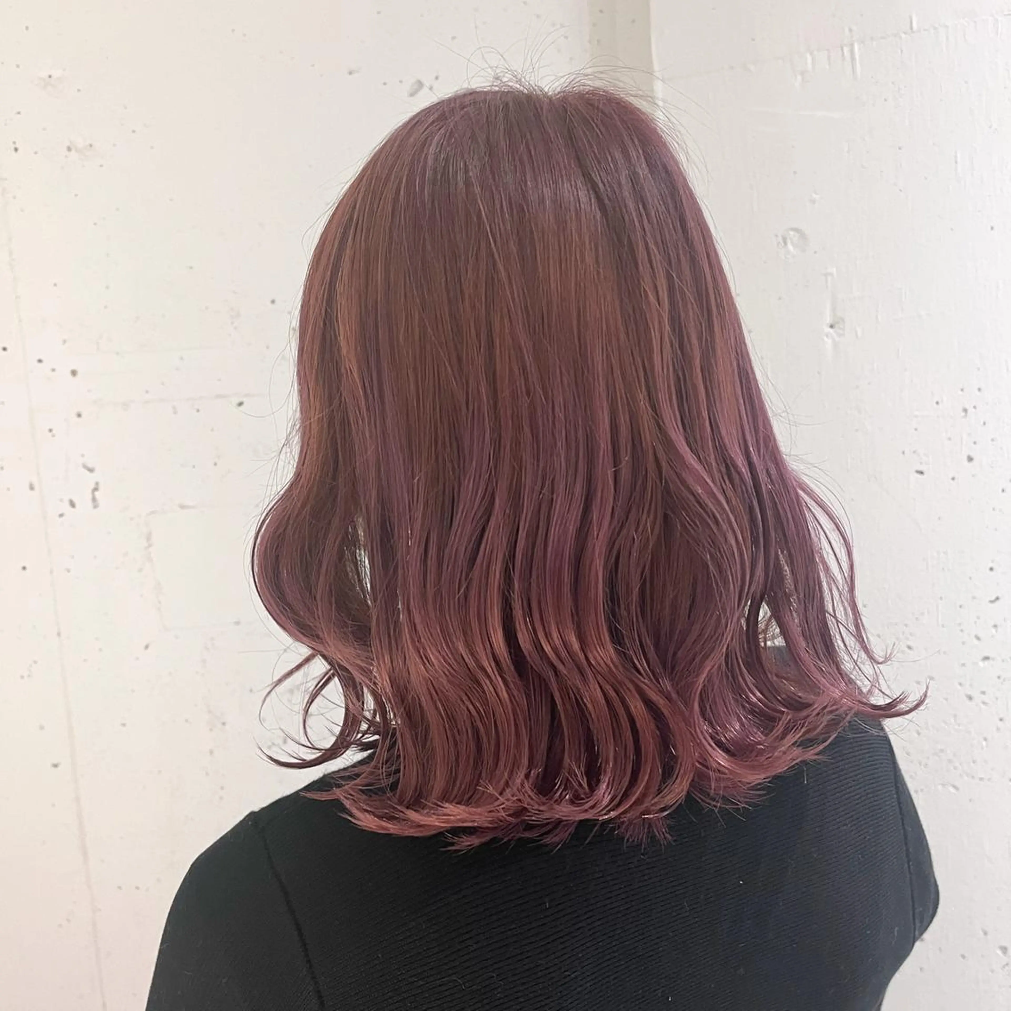 ミディアム カラー ピンクカラー カジュアルを女っぽく 𝗮𝘆𝗮𝗰𝗼のヘアスタイル