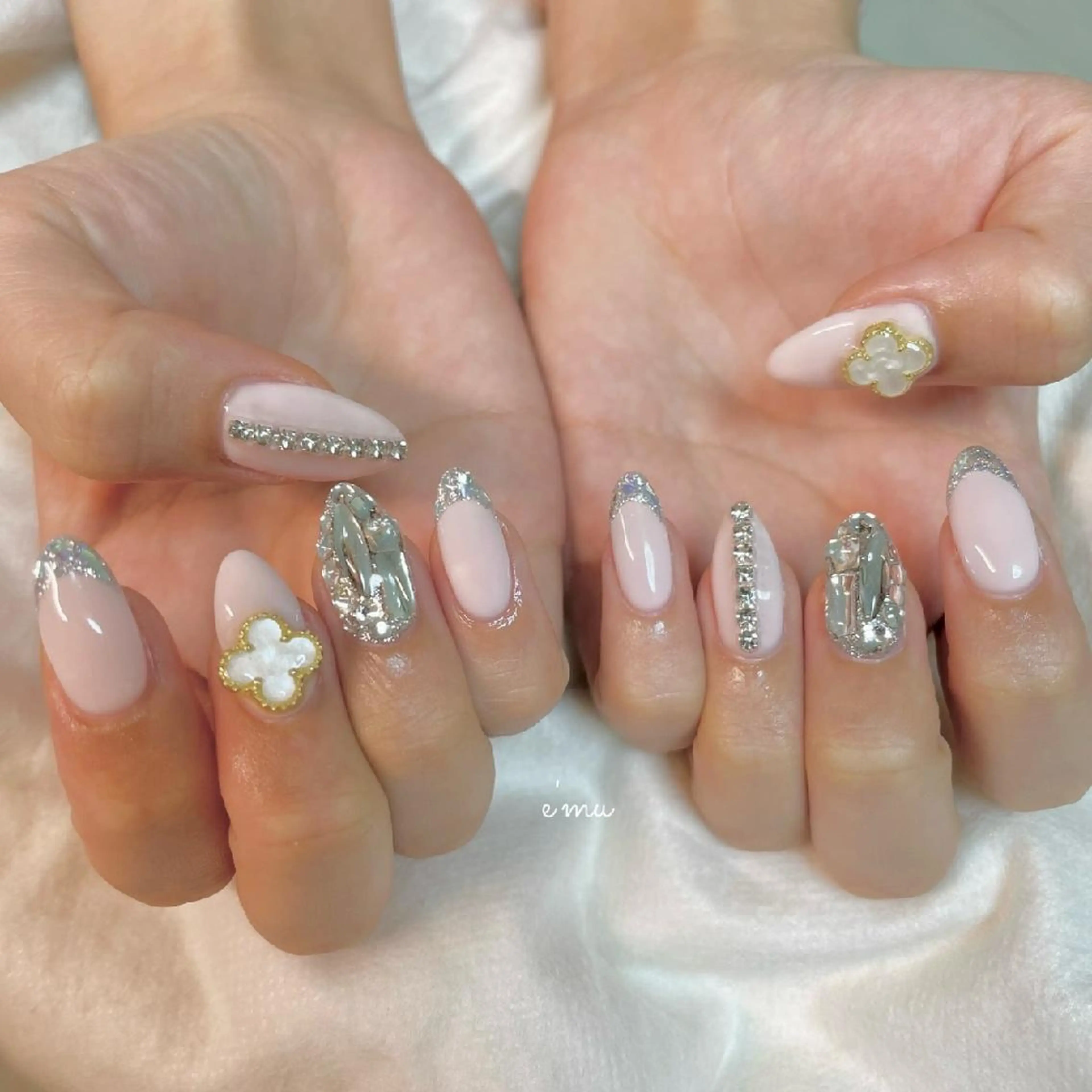 ネイル フレンチネイル ガラスフレンチ 韓国ネイル nail salon e'mu💐のネイルデザイン