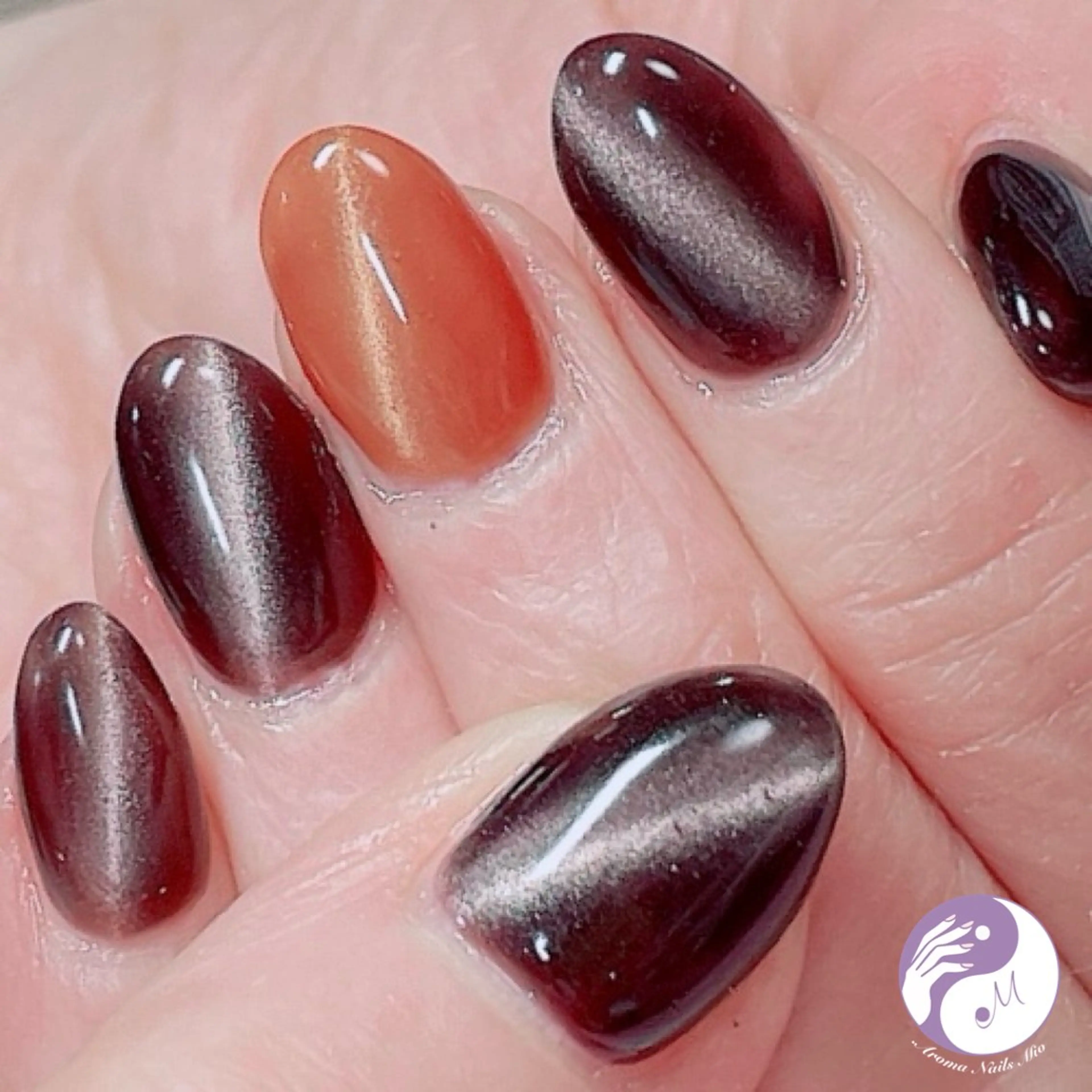 ネイル ジェルネイル マグネットネイル 赤色 ハンドネイル .Nails Mio 赤羽西ネイルサロンのネイルデザイン