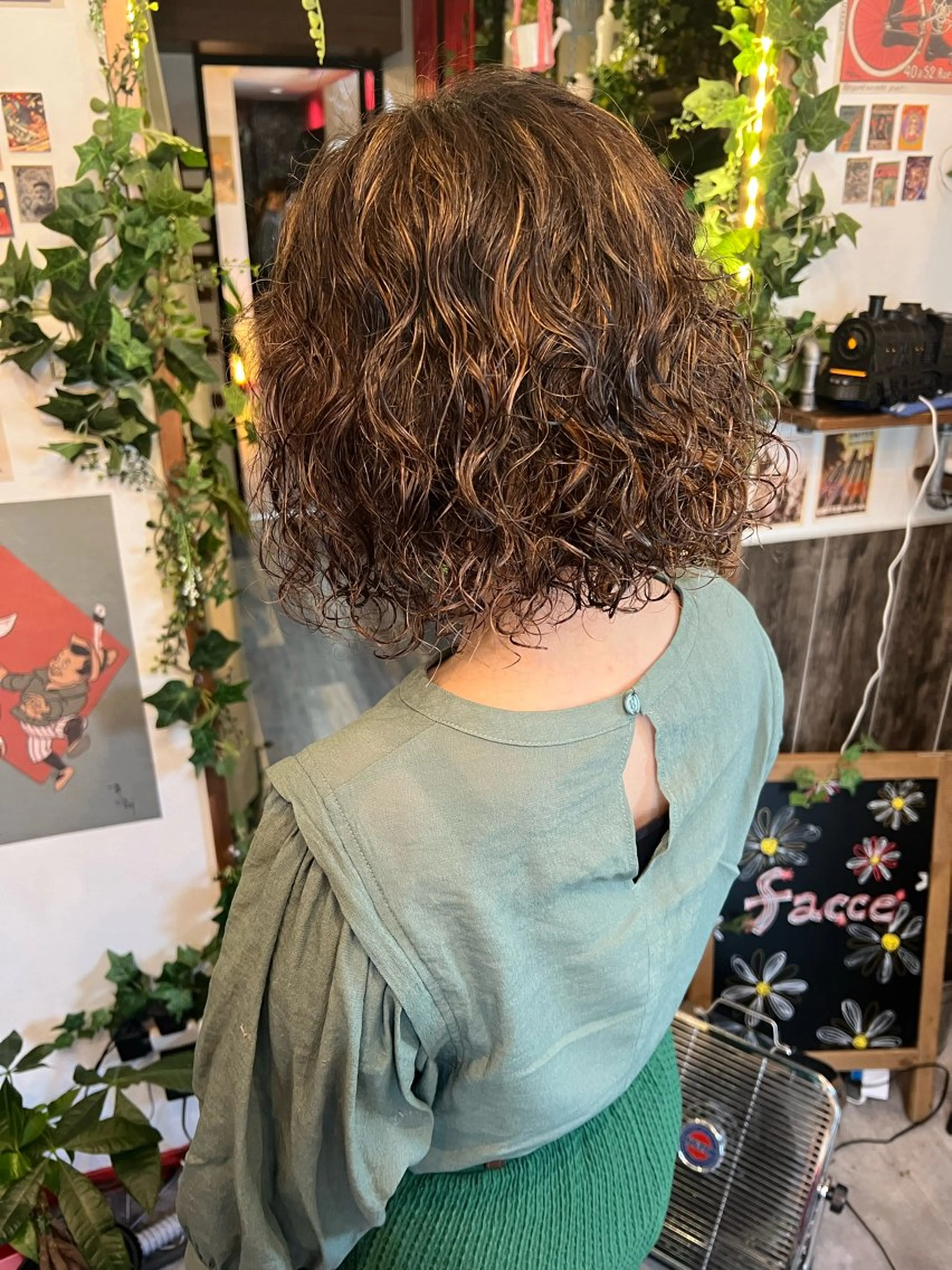 ミディアム カラー ハイライトカラー ハイライト カラーパティシエ facce🌼ikoのヘアスタイル