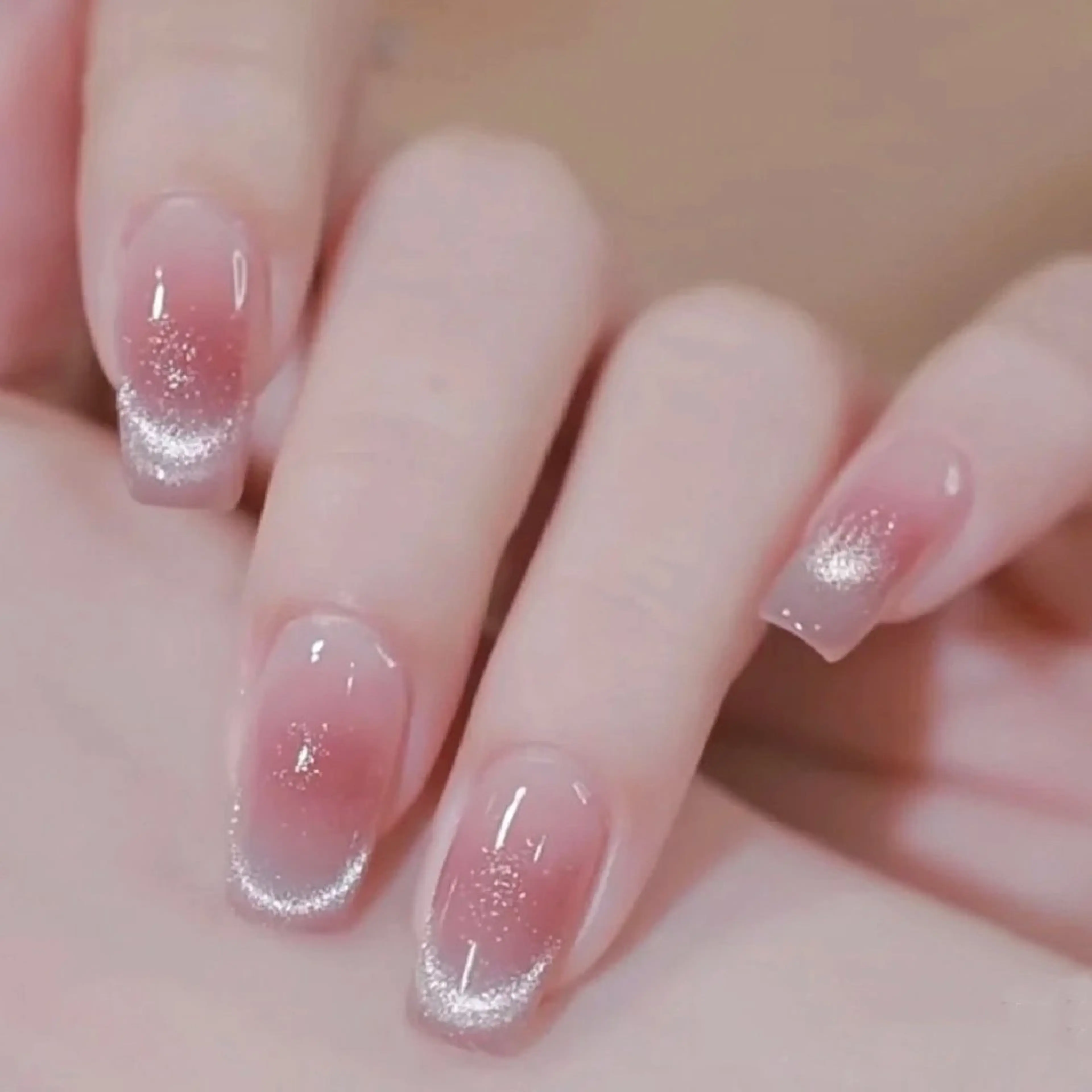 【冬キャンペーン】『期間限定』2023✴︎SNS話題✴︎「チークネイル➕マグネットグラテーション」💎の写真