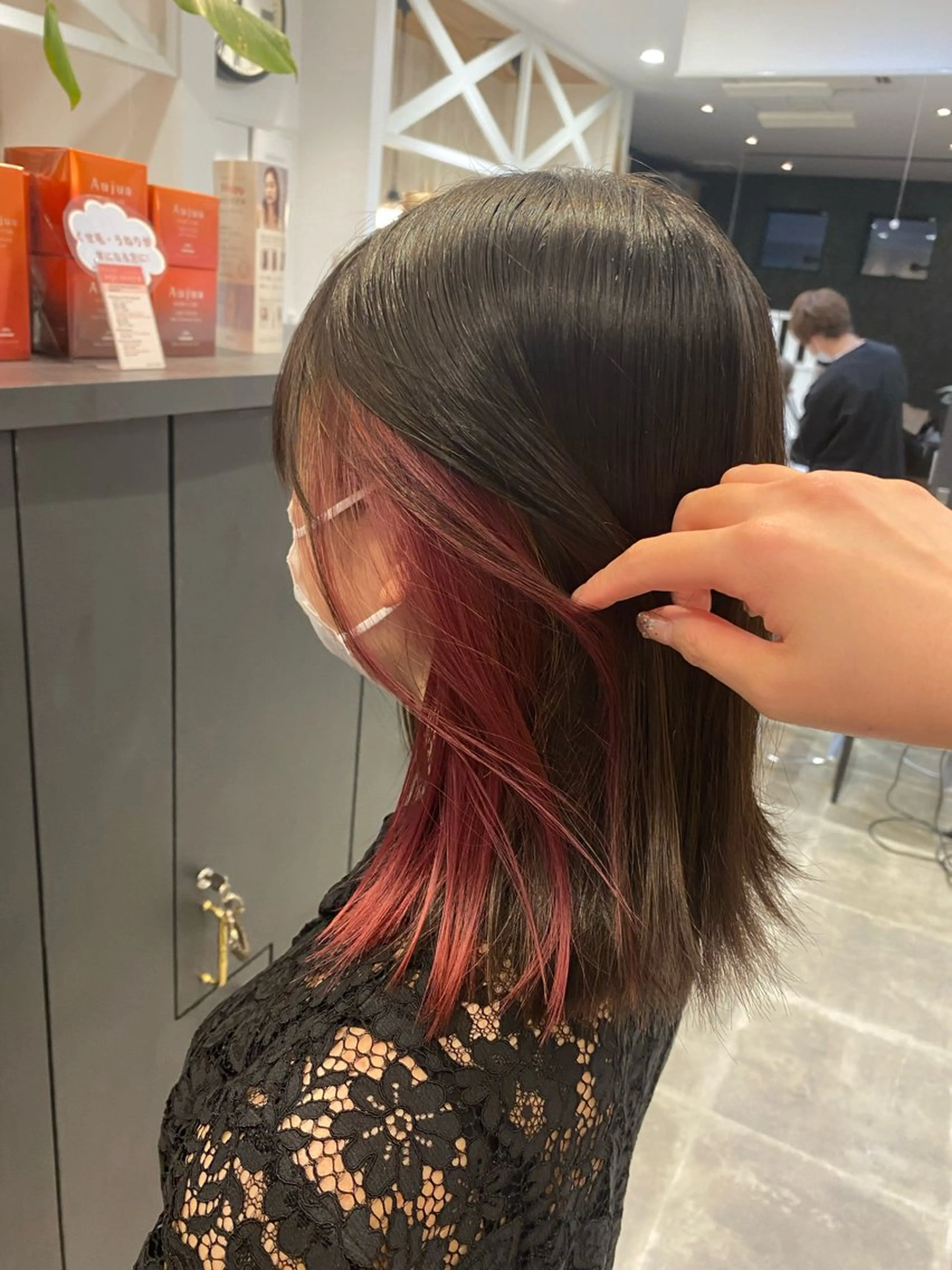 セミロング カラー 黒髪 レッドカラー ヘアカラー 柴田 枝利子のヘアスタイル