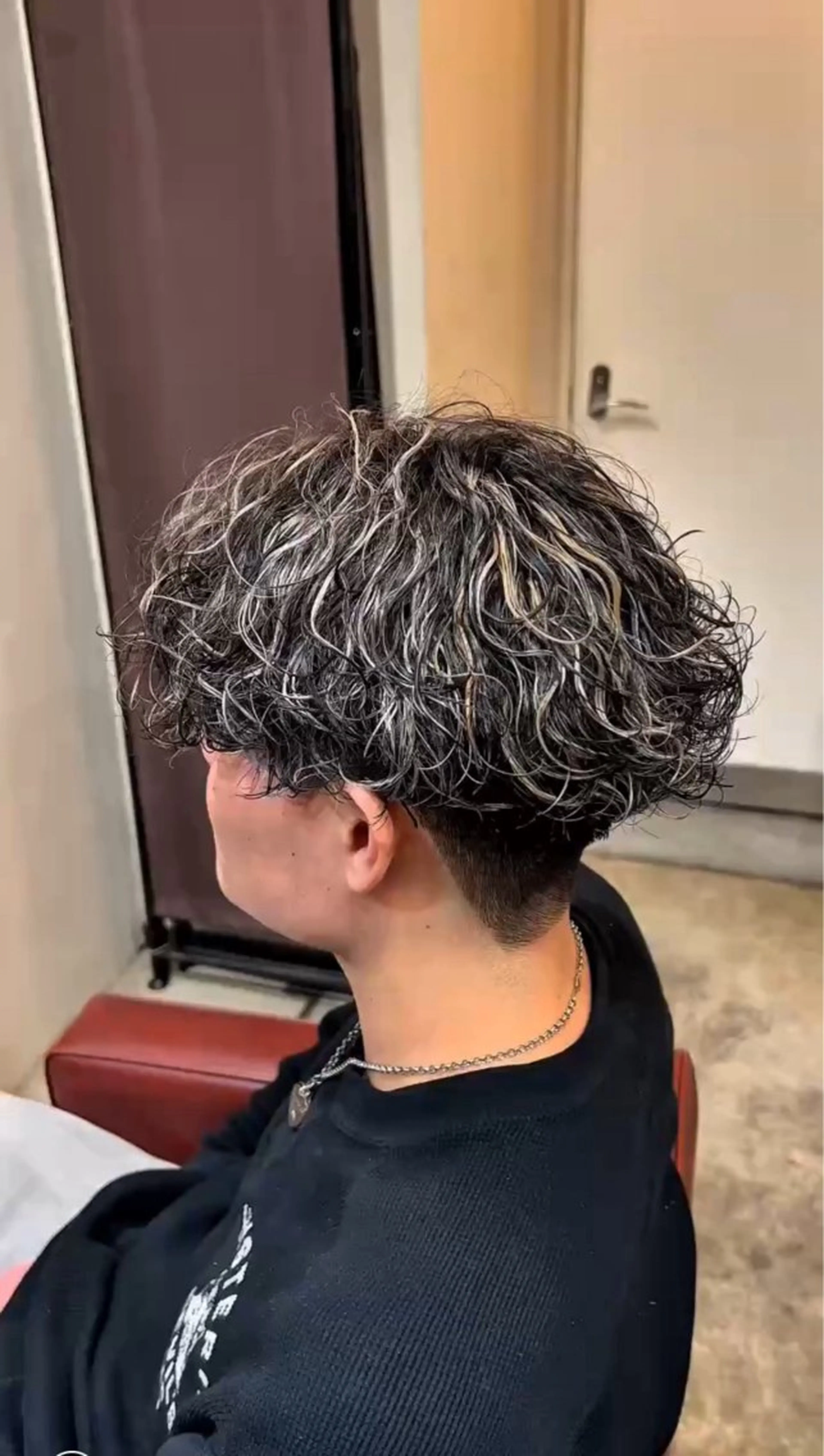 パーマ メンズ カット パーマ メンズ/パーマ/ 波巻き/サーフカールのヘアスタイル