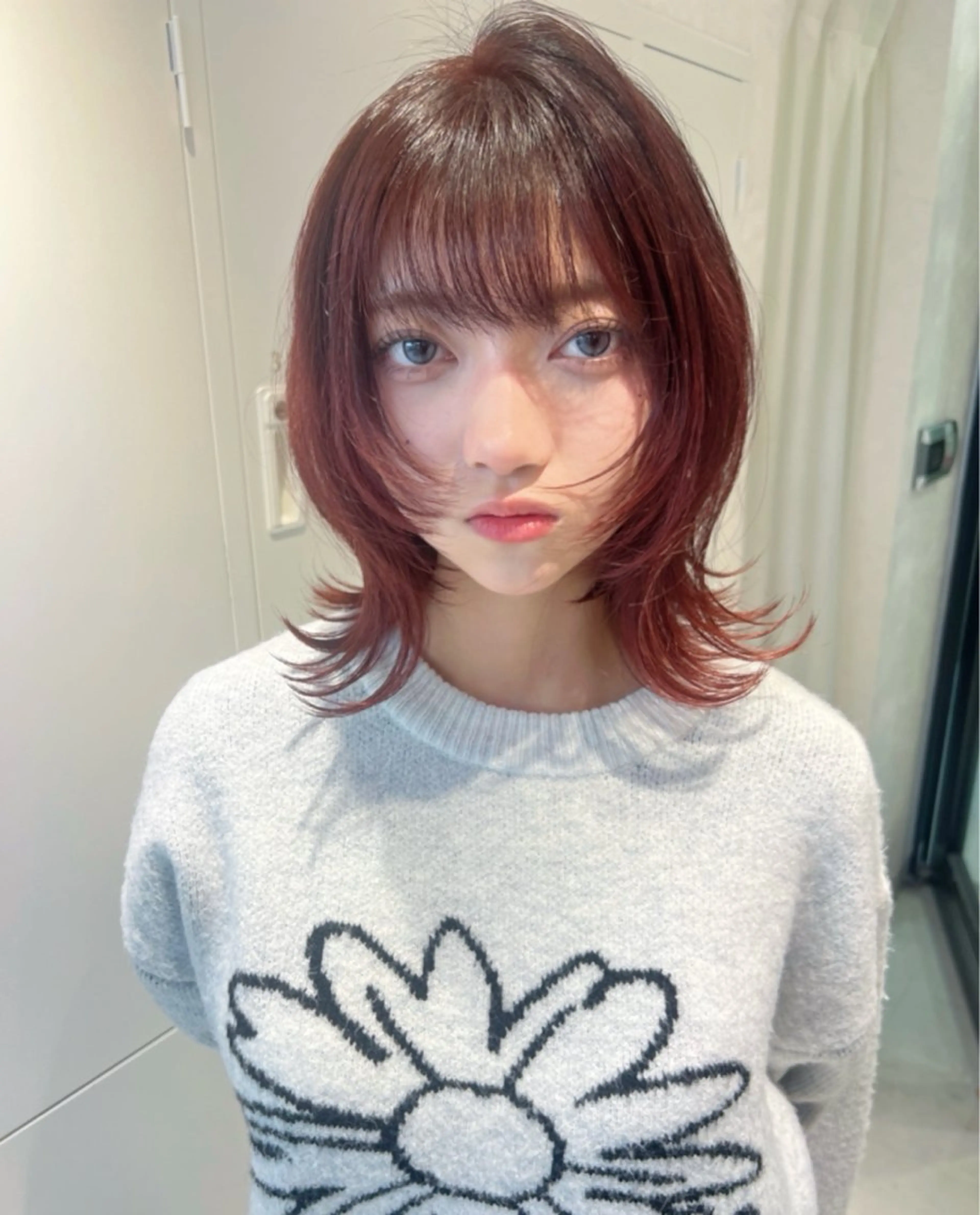 ミディアム 顔まわりレイヤー 顔周りカット ハッシュカット 韓国風ヘア レイヤーカット カット ヘアカラー トリートメント ブリーチ/ウルフ ハッシュカット/石山のヘアスタイル