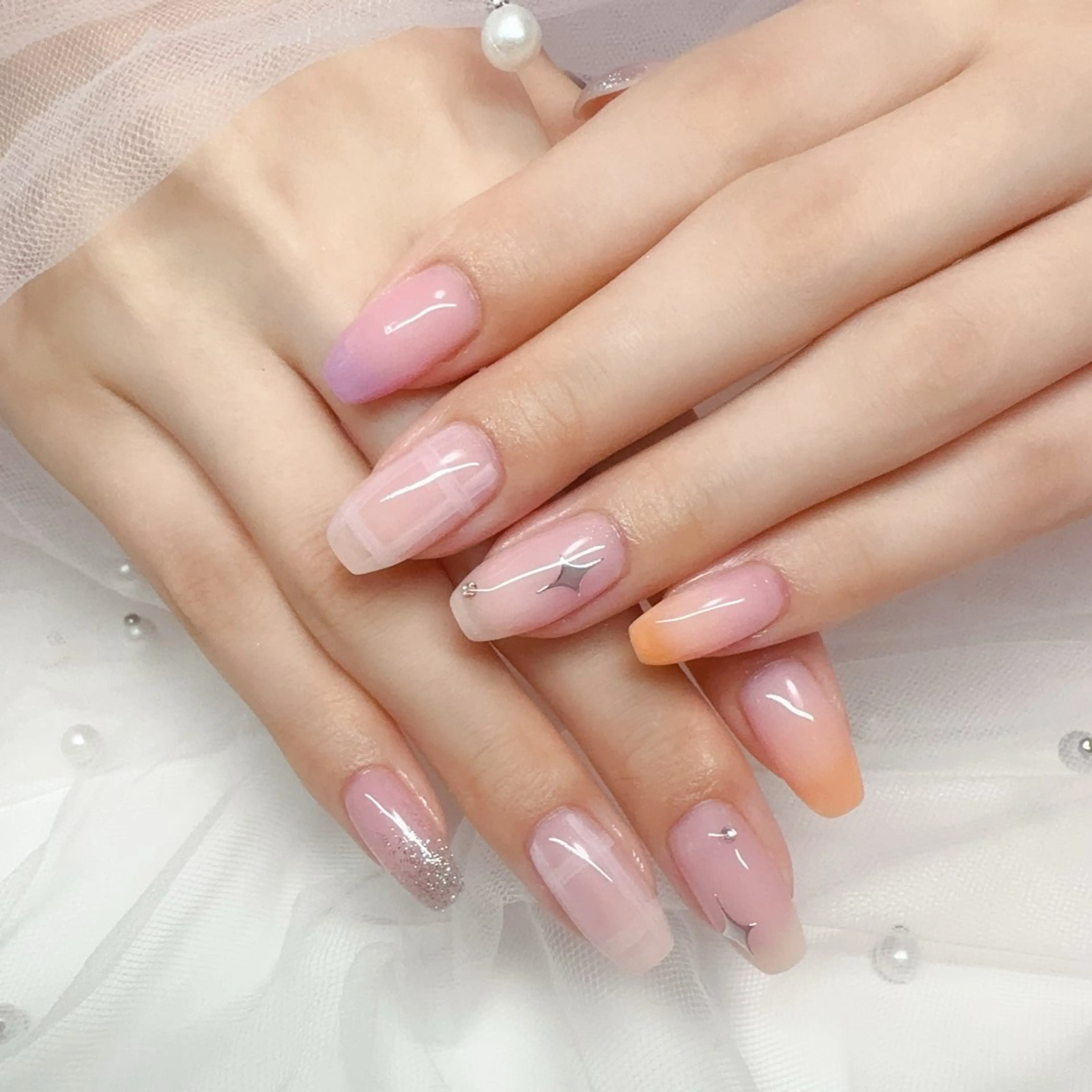 ネイル オーロラネイル チークネイル 長さ出し ジェルネイル キラキラネイル ハンドネイル YUYI.nail salonのネイルデザイン