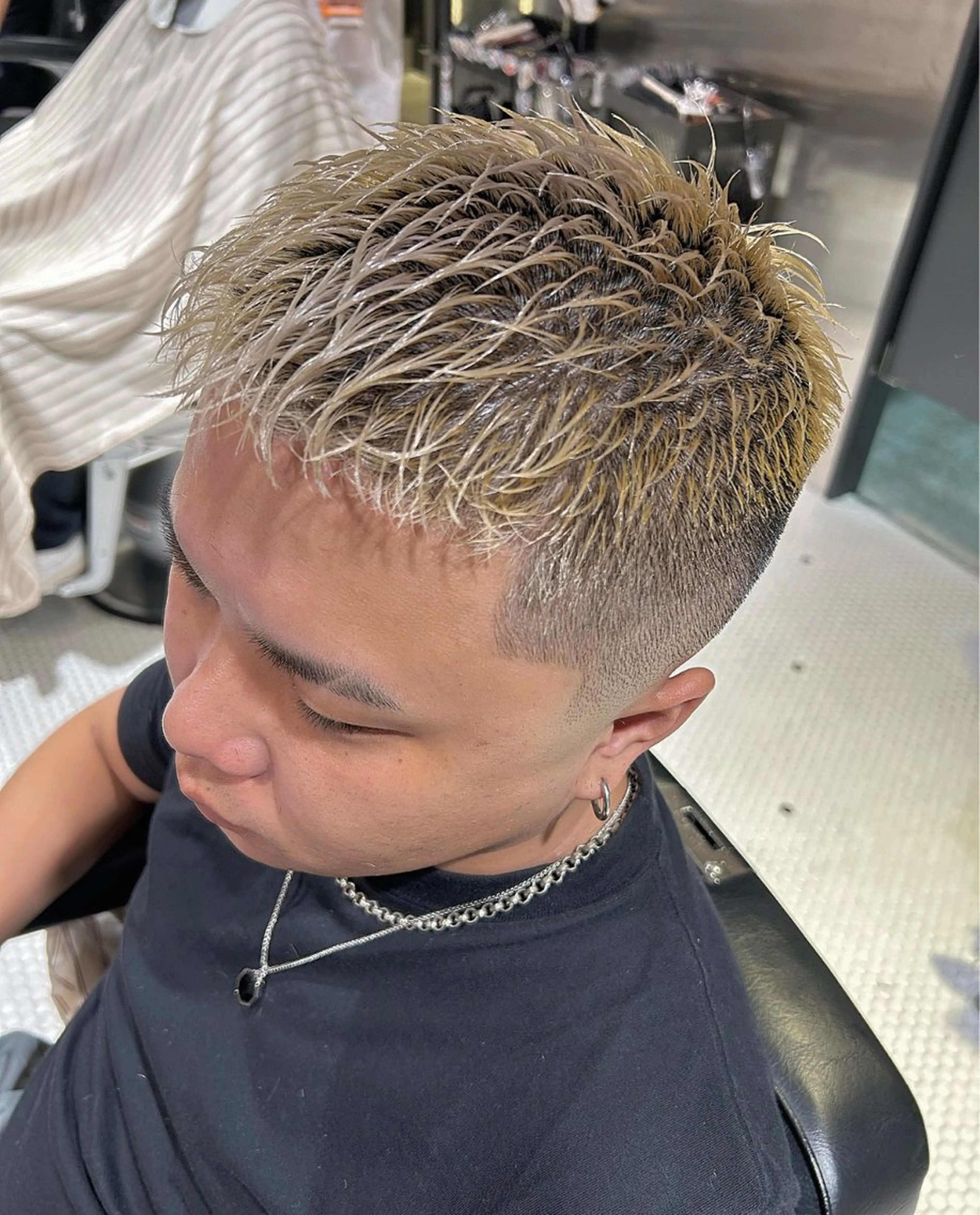 ショート メンズ フェードカット メンズハイトーン スキンフェード ヘアーサロンチョップショップ所属・吉祥寺駅 takumiのヘアスタイル