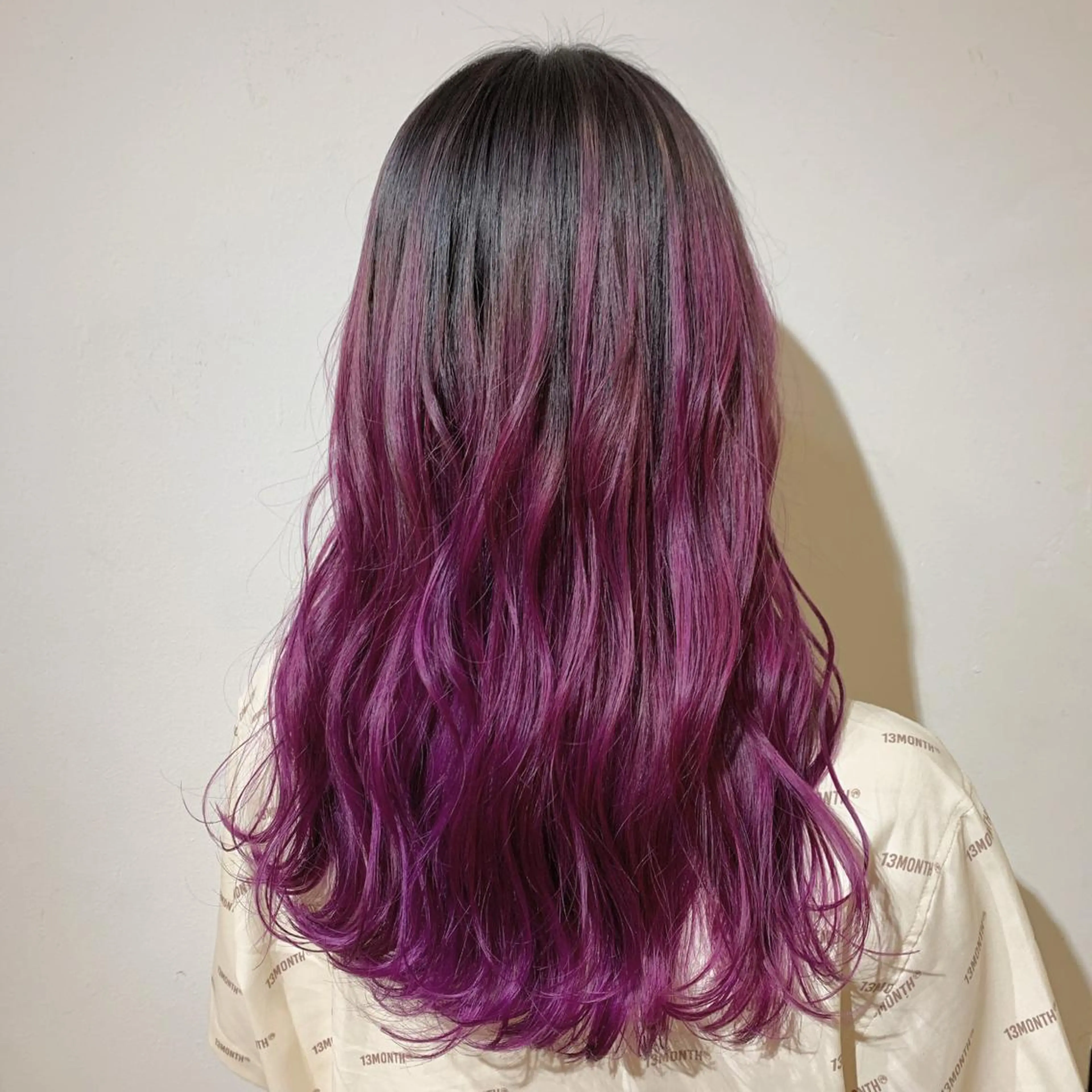 ロング パープルカラー 菅原リキヤ くびれレイヤーヘアのヘアスタイル