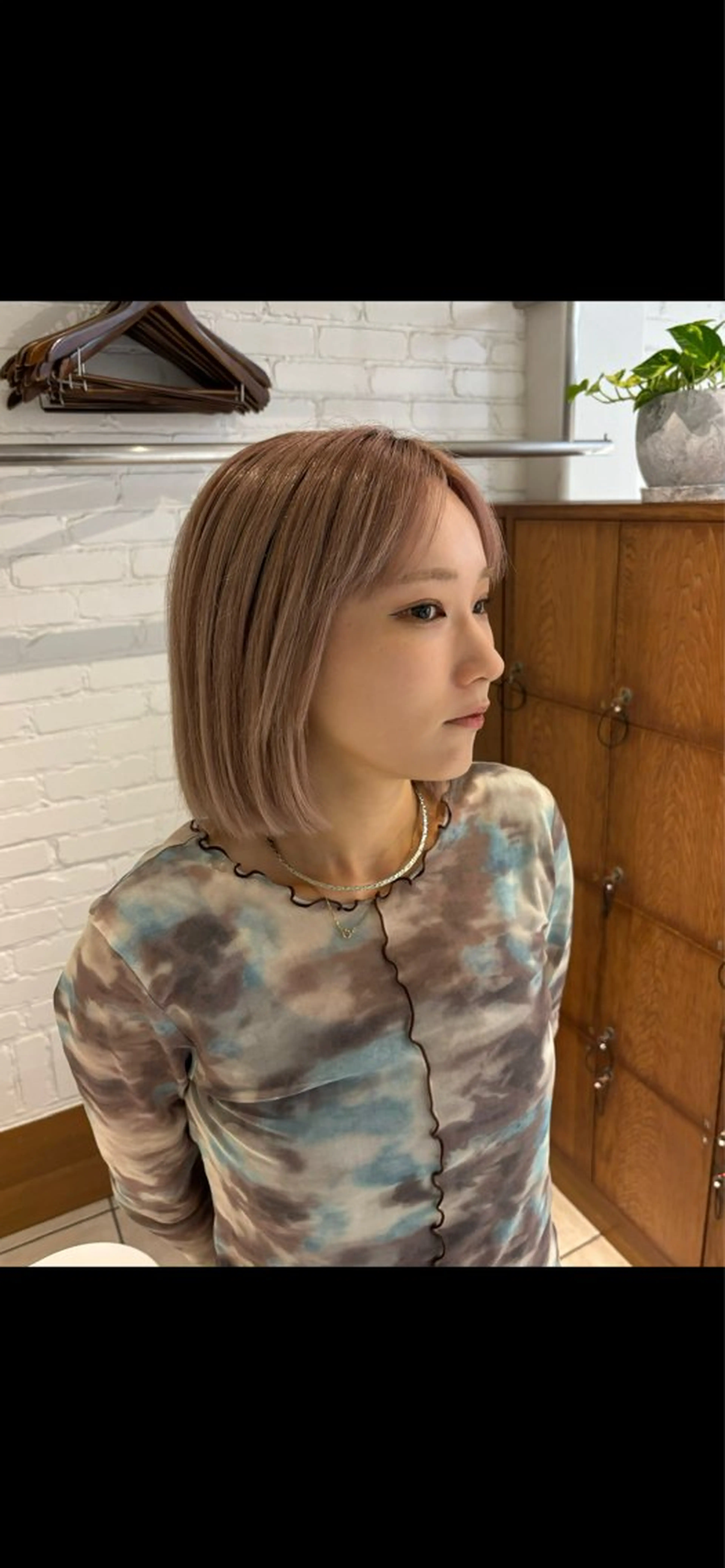 ショート カラー ベージュカラー ミルクティーベージュ 💫レイヤーカット 💫ブリーチ💫サキのヘアスタイル