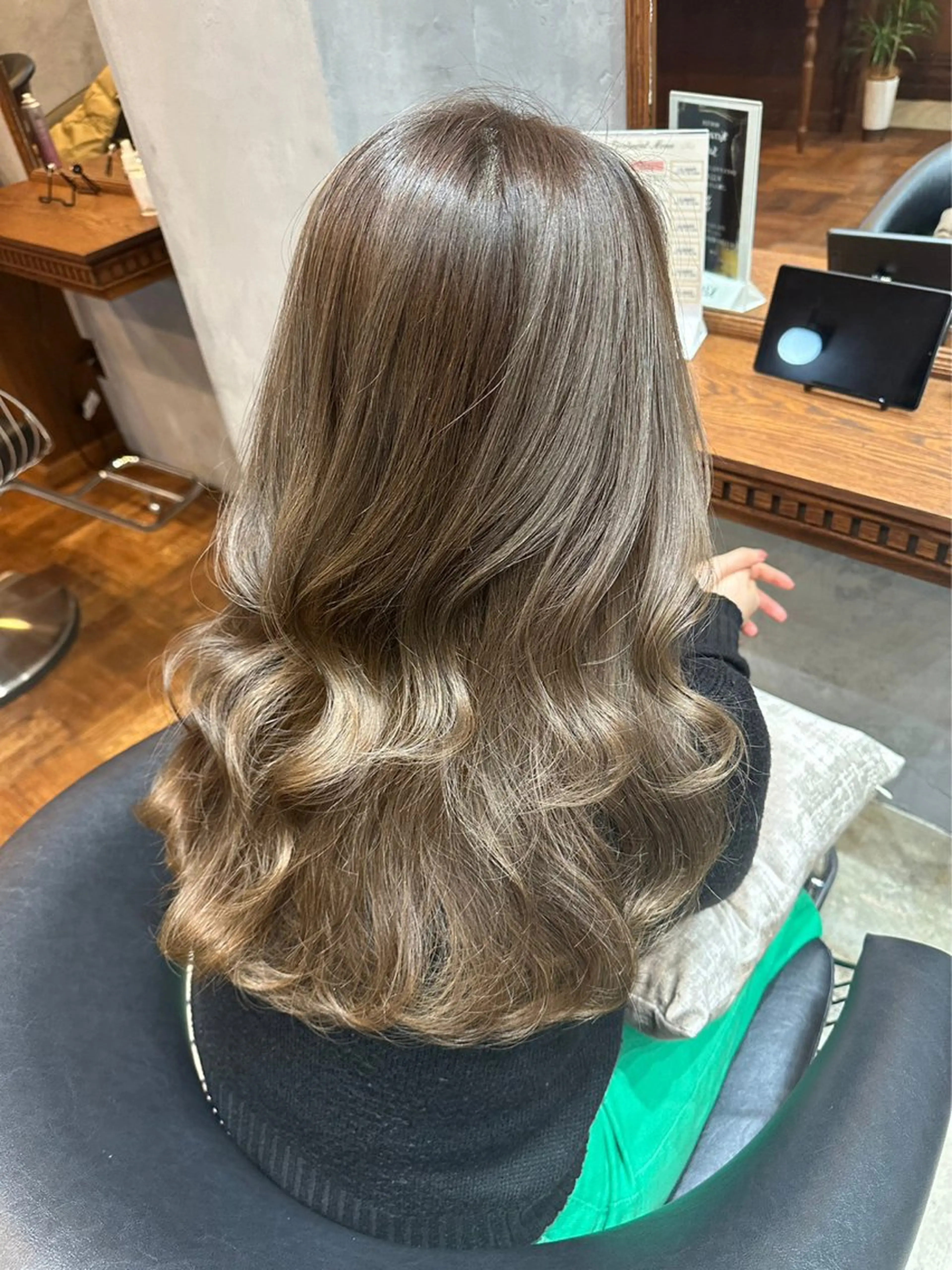 ロング ブリーチなし 透明感カラー/松沢のヘアスタイル