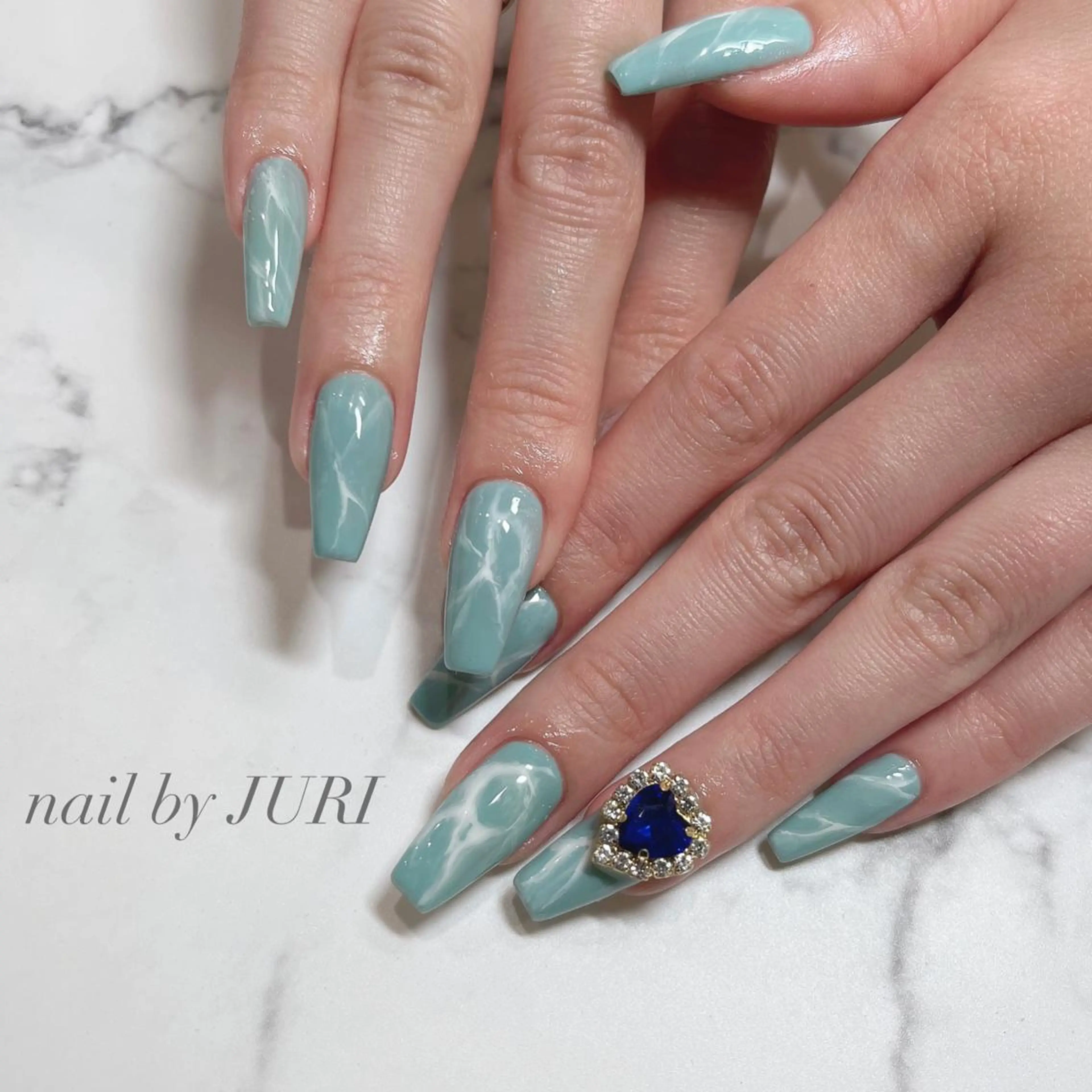 ネイル フットネイル フレンチネイル ジェルネイル ラメ(グリッター) ラメグラデーション ハンドネイル NEO Beauty Salon所属・𝐍𝐄𝐎 𝐉𝐔𝐑𝐈のネイルデザイン