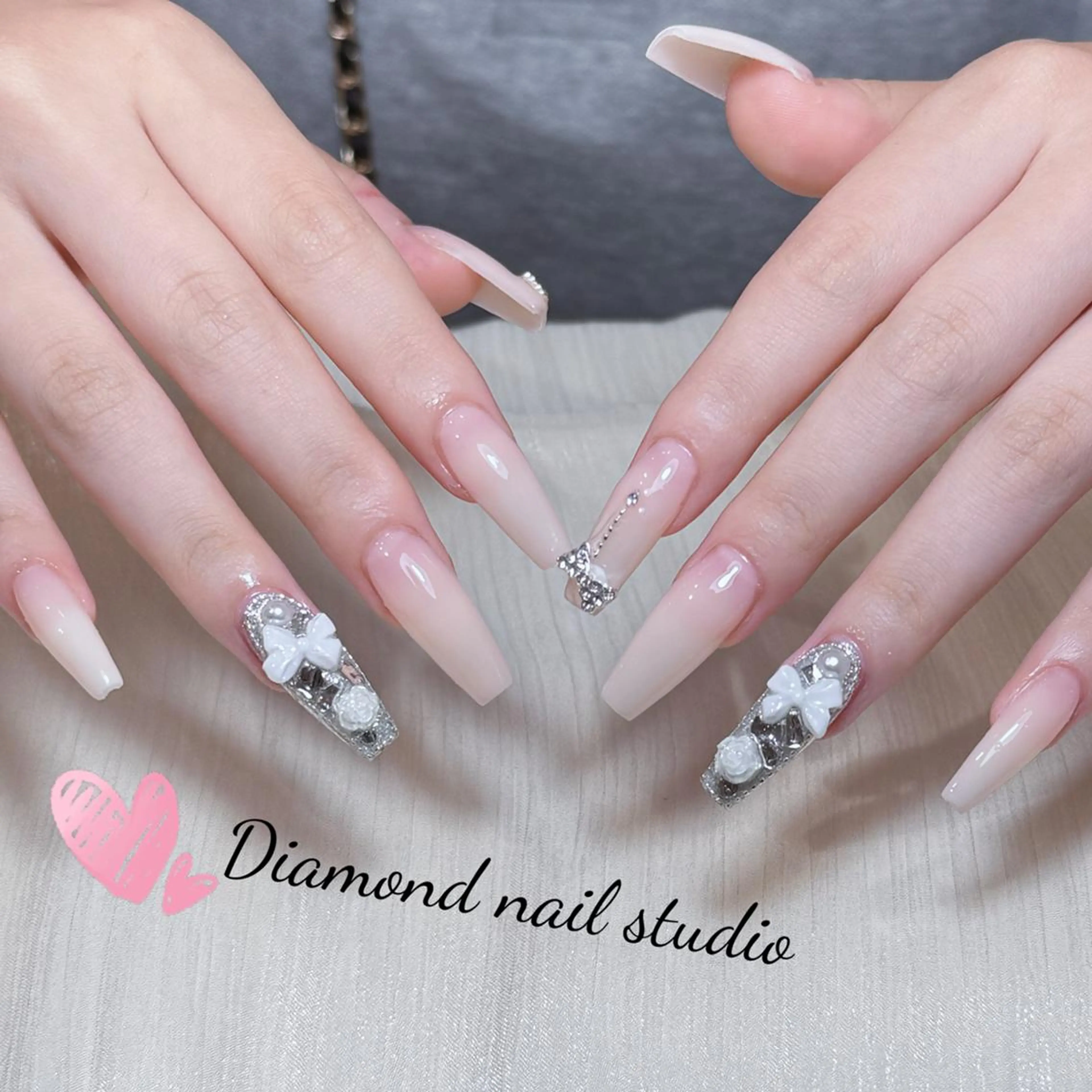 ネイル アートネイル オーロラネイル ガーリー キラキラネイル マグネットネイル ハンドネイル DIAMOND 💅のネイルデザイン