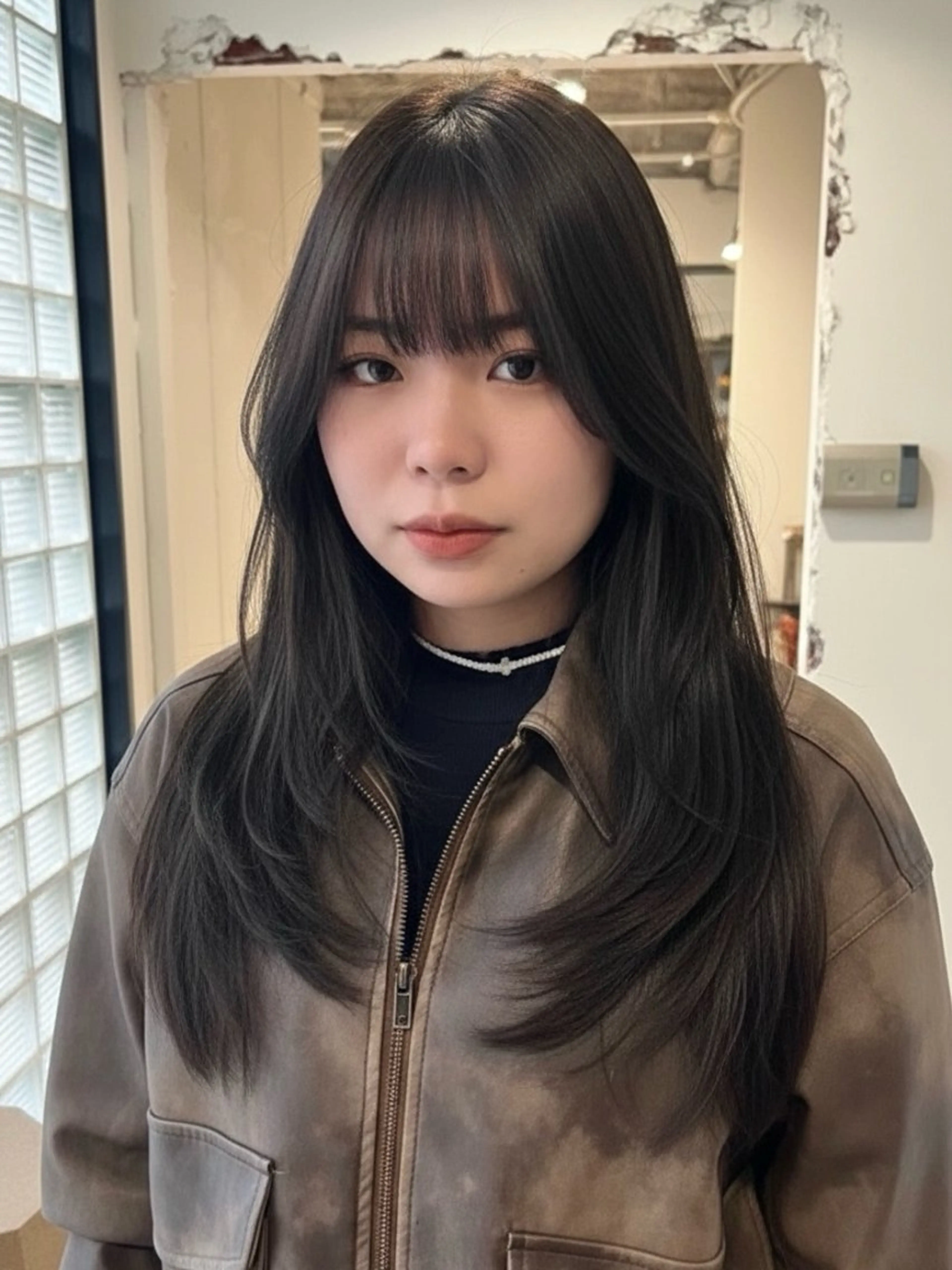 ミディアム カラー ミディアムレイヤー アディクシーカラー 透明感カラー くびれヘア 顔まわりレイヤー ヘアカラー 韓国レイヤーカット 🫧大阪梅田レイヤーのヘアスタイル