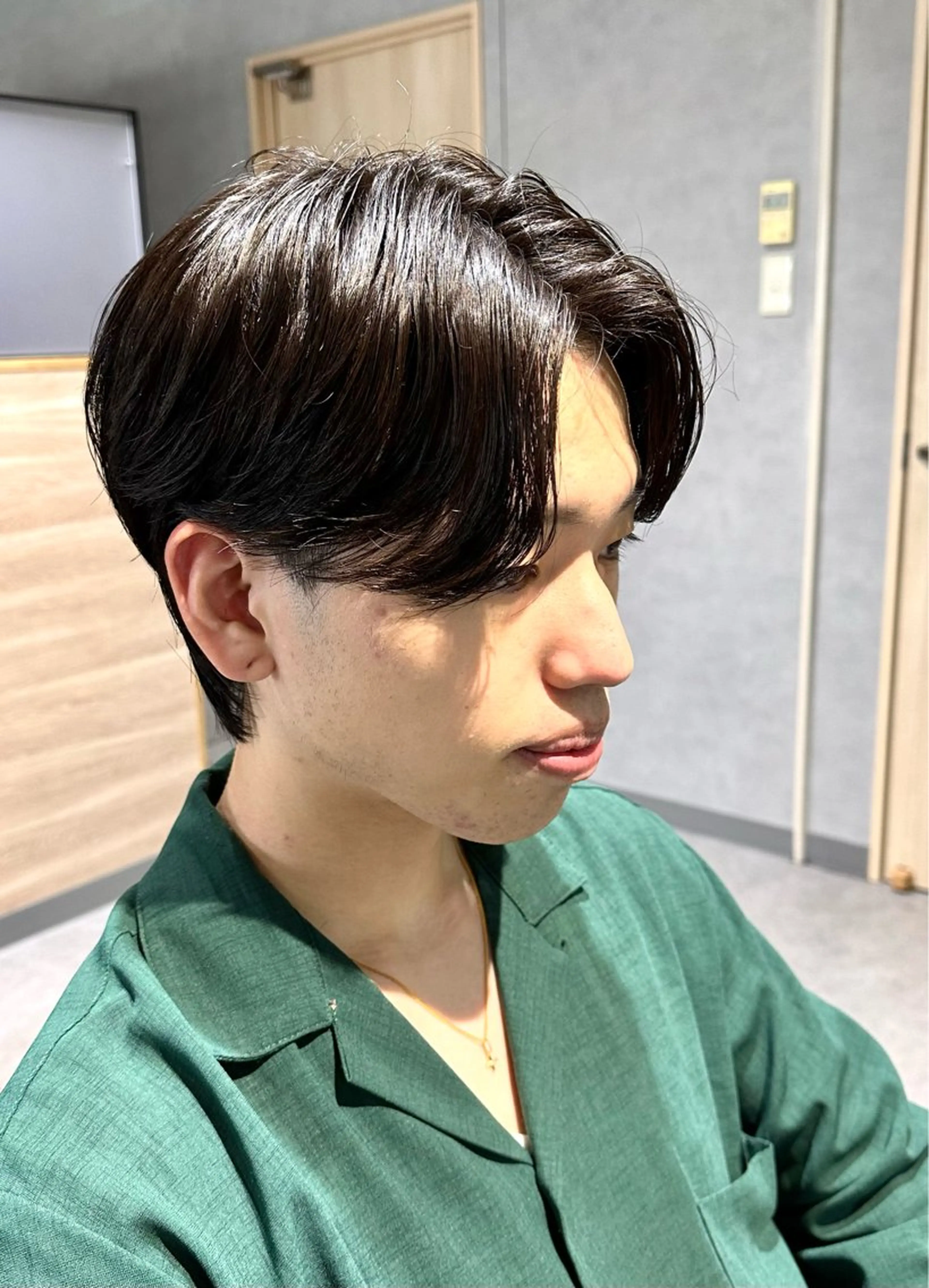 パーマ メンズ センターパート ダウンパーマ カルマパーマ マッシュ メンズパーマ 野村 俊太のヘアスタイル