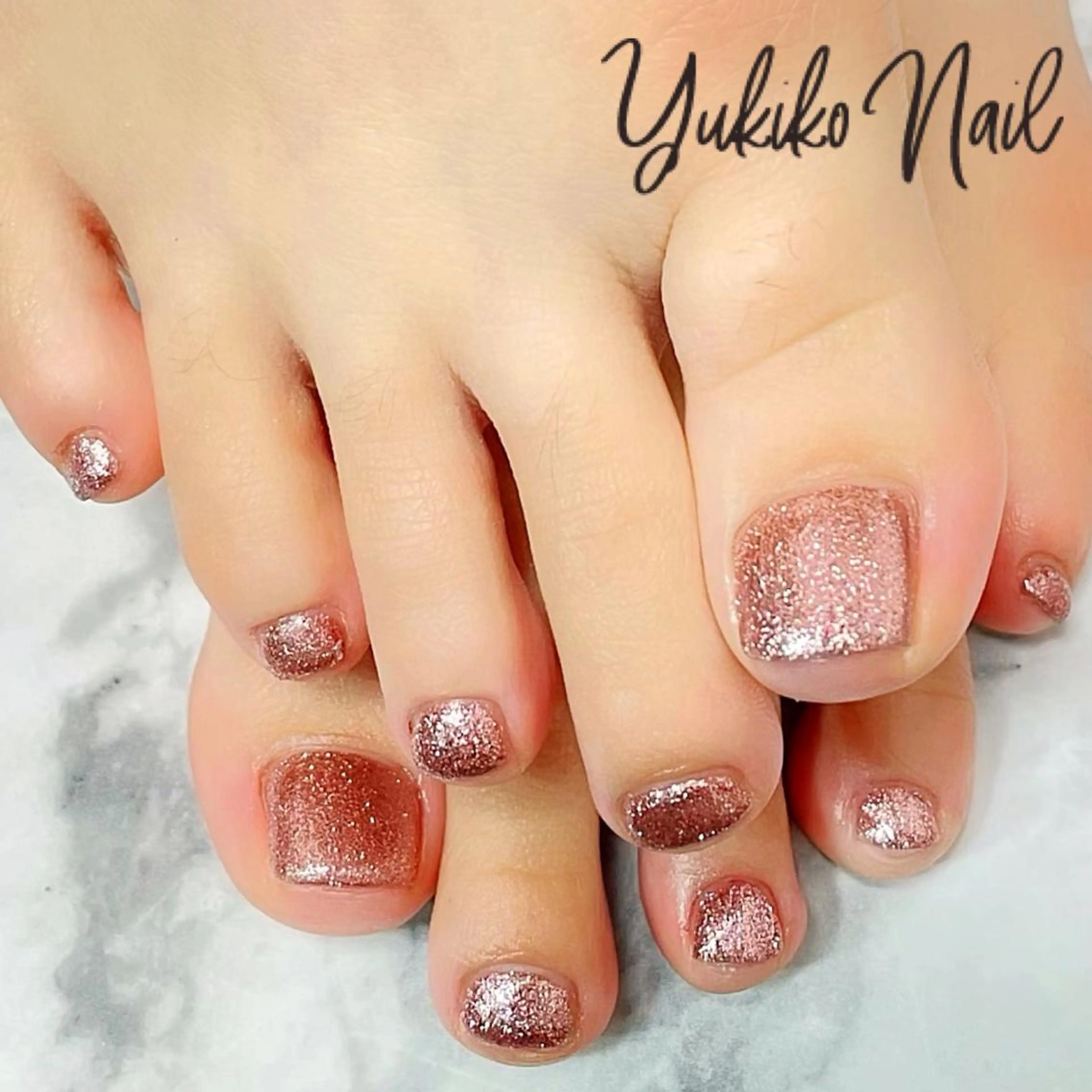 ネイル フットネイル ラメ(グリッター) ワンカラーネイル ピンク フットネイル ユキコ ネイルのネイルデザイン