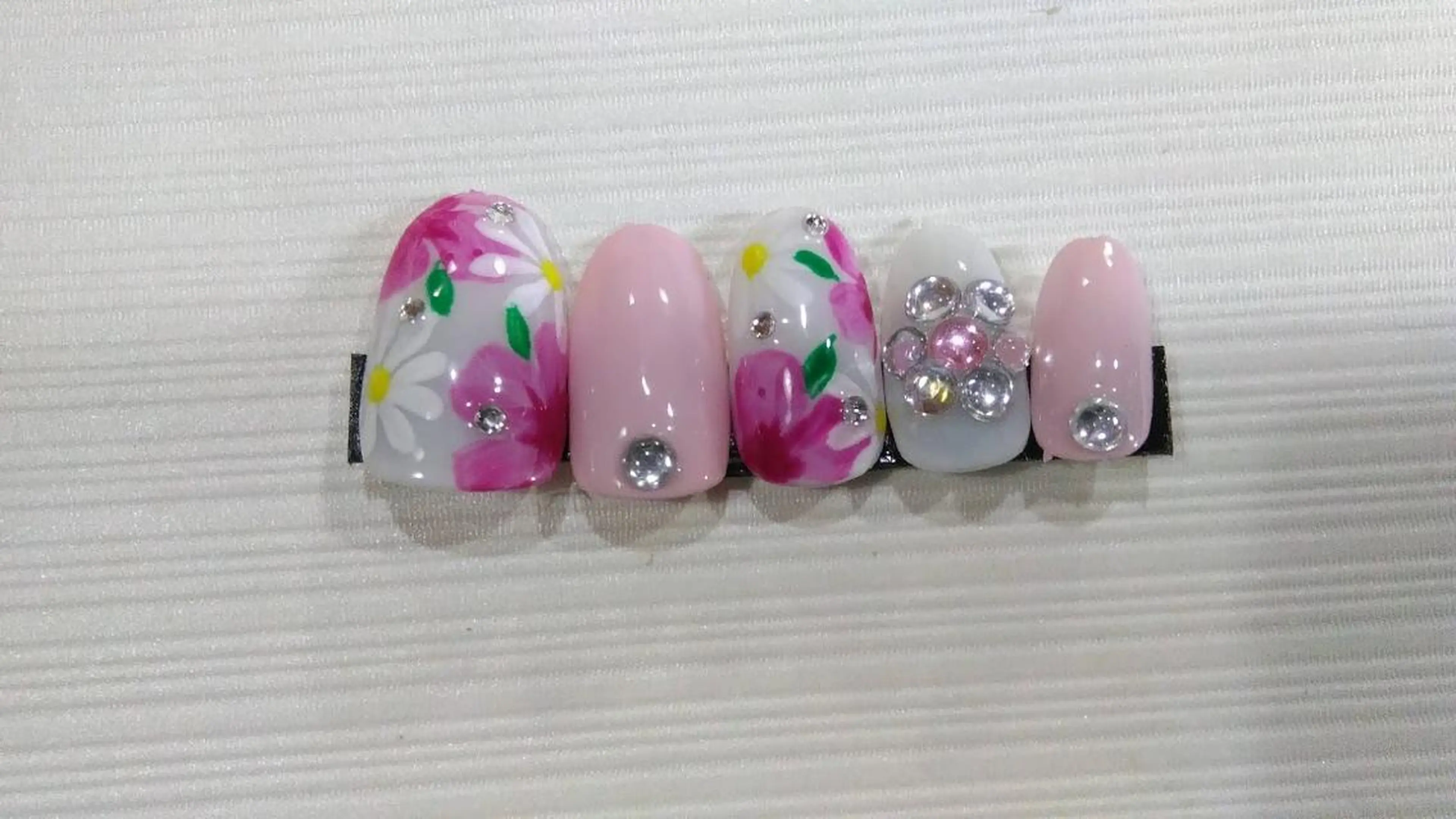 ネイル ジェルネイル ネイルサロン Cureのネイルデザイン