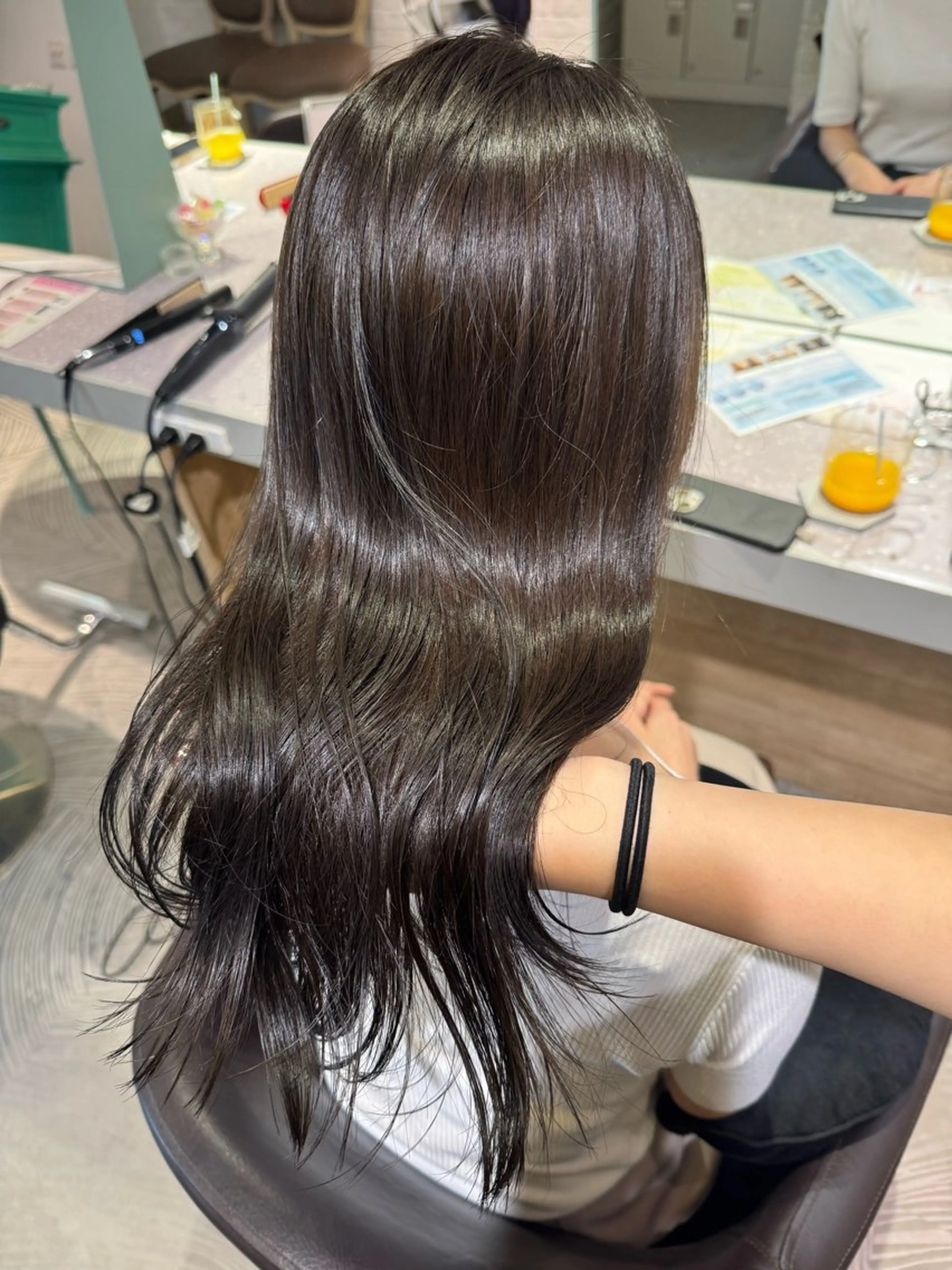 ミディアム カラー 透明感カラー グレージュ ヘアカラー 平川 沙季のヘアスタイル