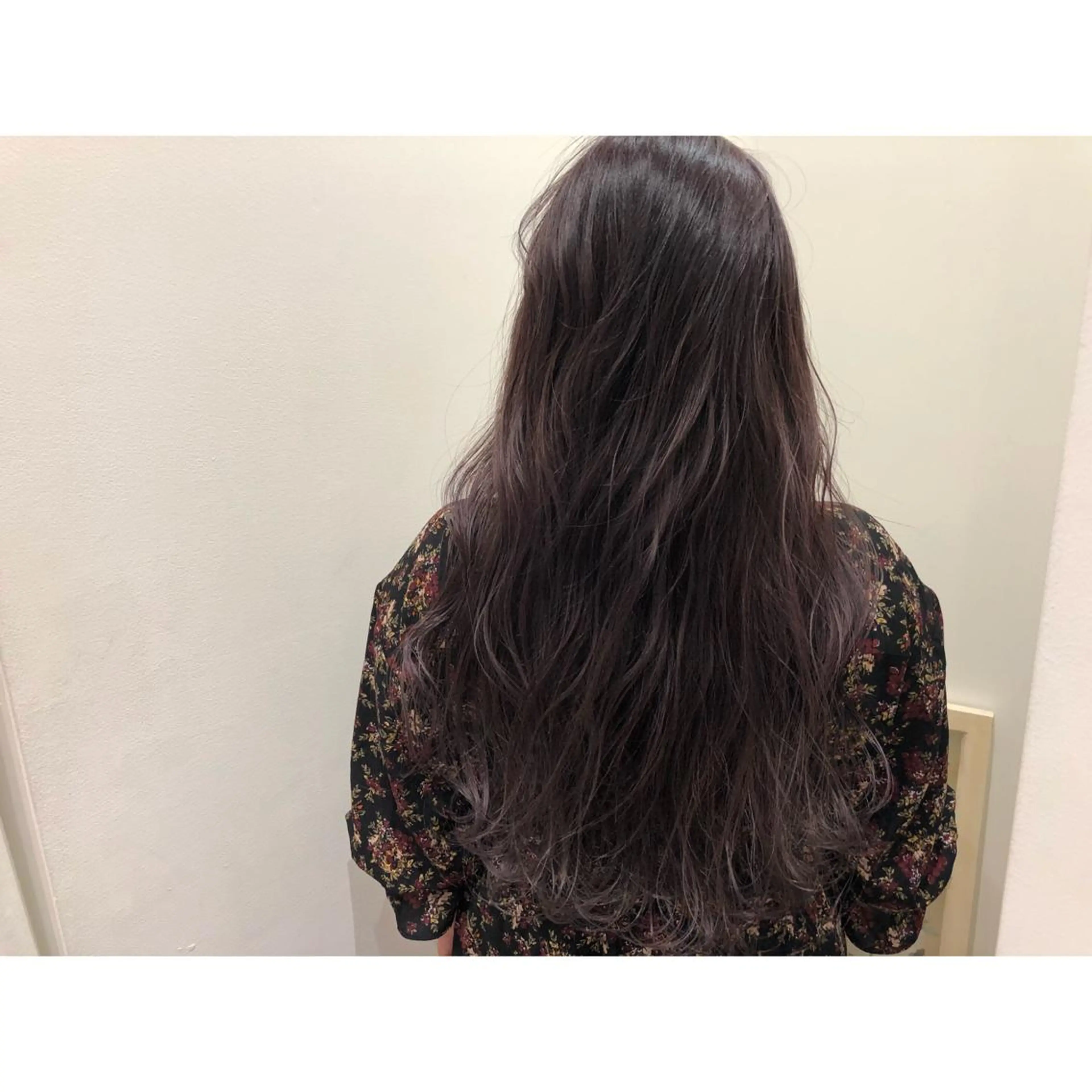 ロング カラー グラデーションカラー グレージュ ハイライトカラー ラベンダーカラー ラベンダーグレージュ 美容室Violet所属・伊藤 ひかりのヘアスタイル