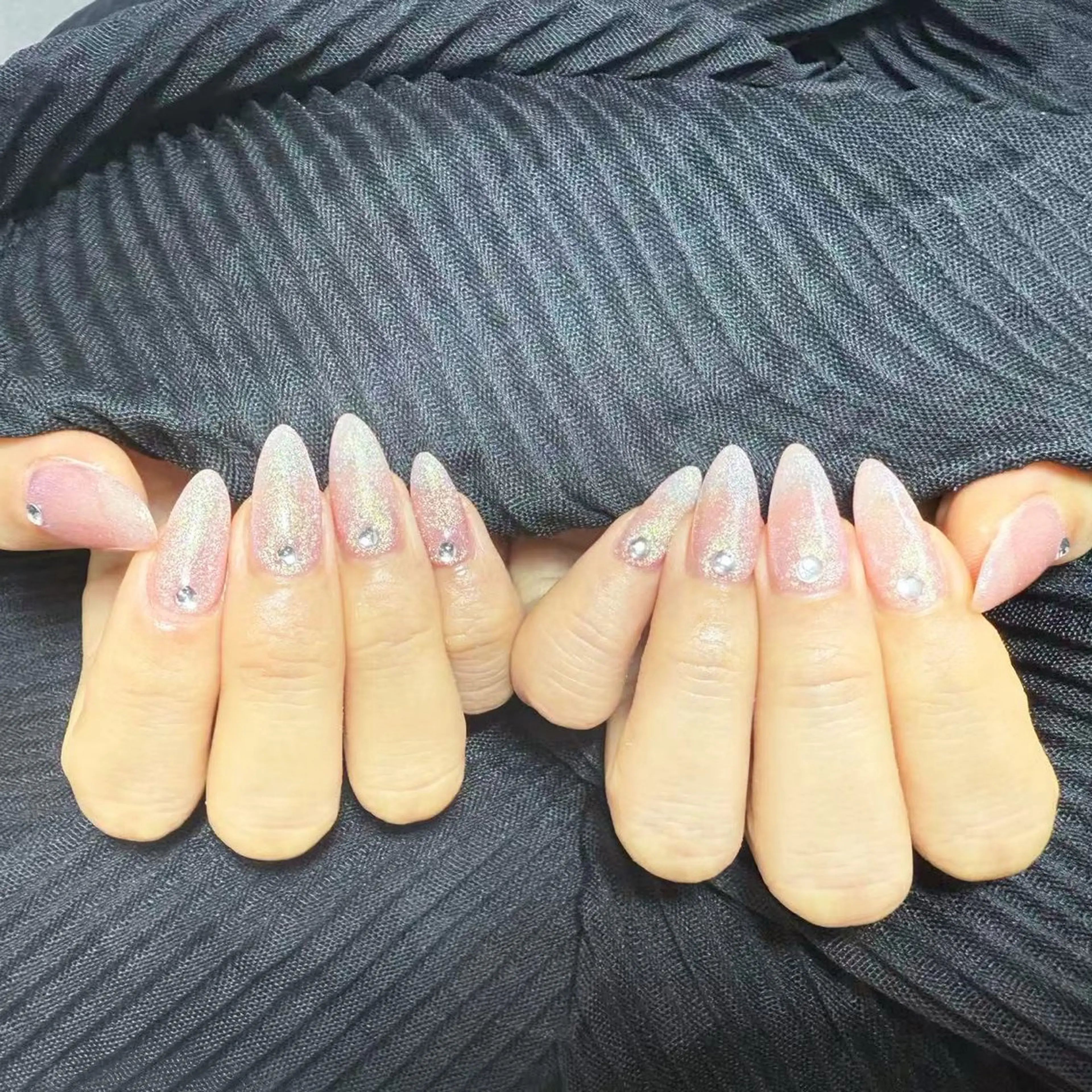 ネイル アートネイル オーロラネイル ガーリー キラキラネイル 韓国ネイル ハンドネイル yu ri 🌹のネイルデザイン