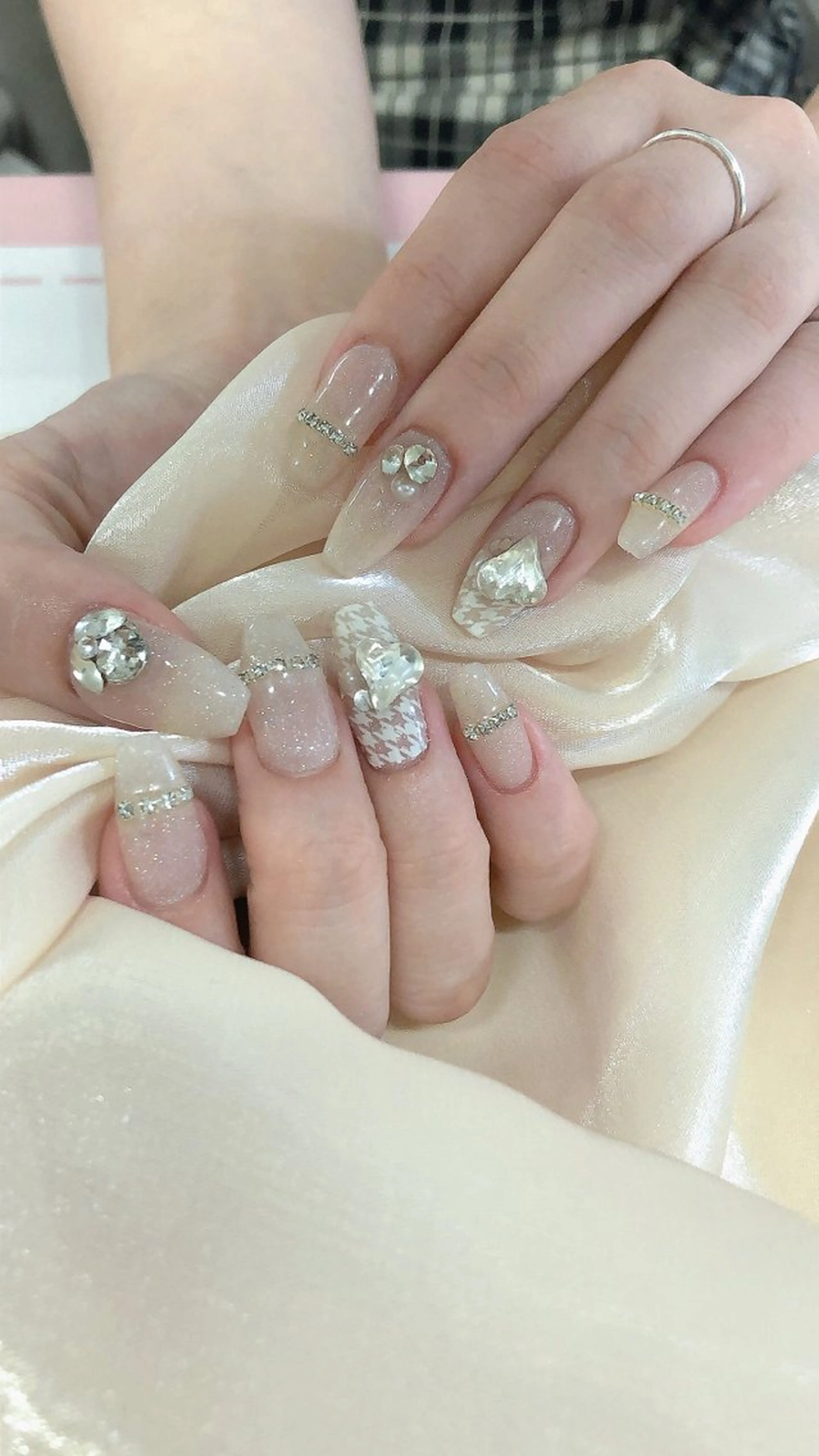 ネイル ハンドネイル LR.ONE ヨウのネイルデザイン