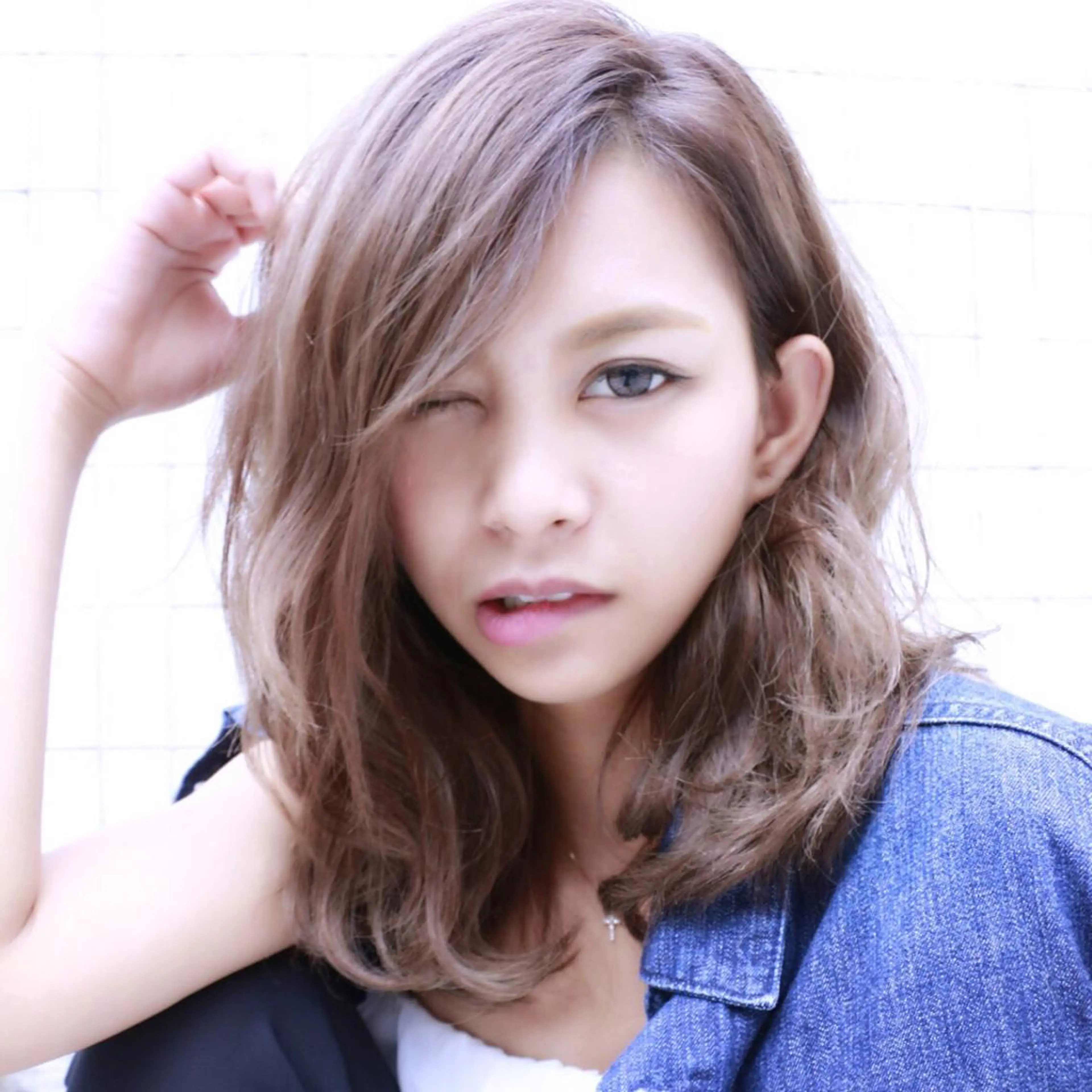 ミディアム セミロング ロング カラー アッシュ ハイライトカラー ハイトーンカラー 外国人風カラー ハイライト 【レイヤーカット】 関根【コテ巻パーマ】のヘアスタイル