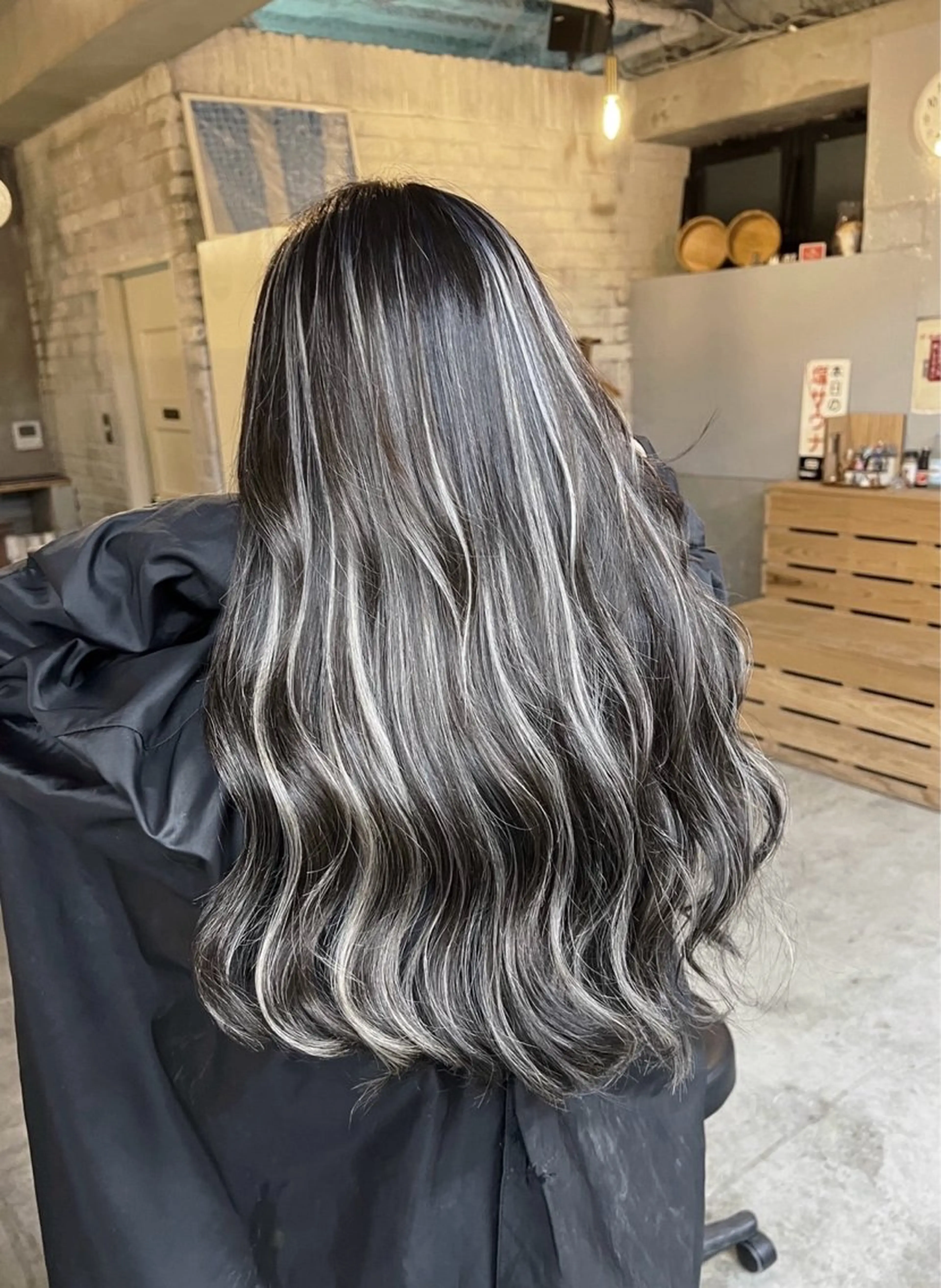 ロング カラー ダークグレー ダークグレージュ グレージュ ハイライトカラー ハイライト ヘアカラー トリートメント ROBIN所属・指名数No.1 /NAOYAのヘアスタイル