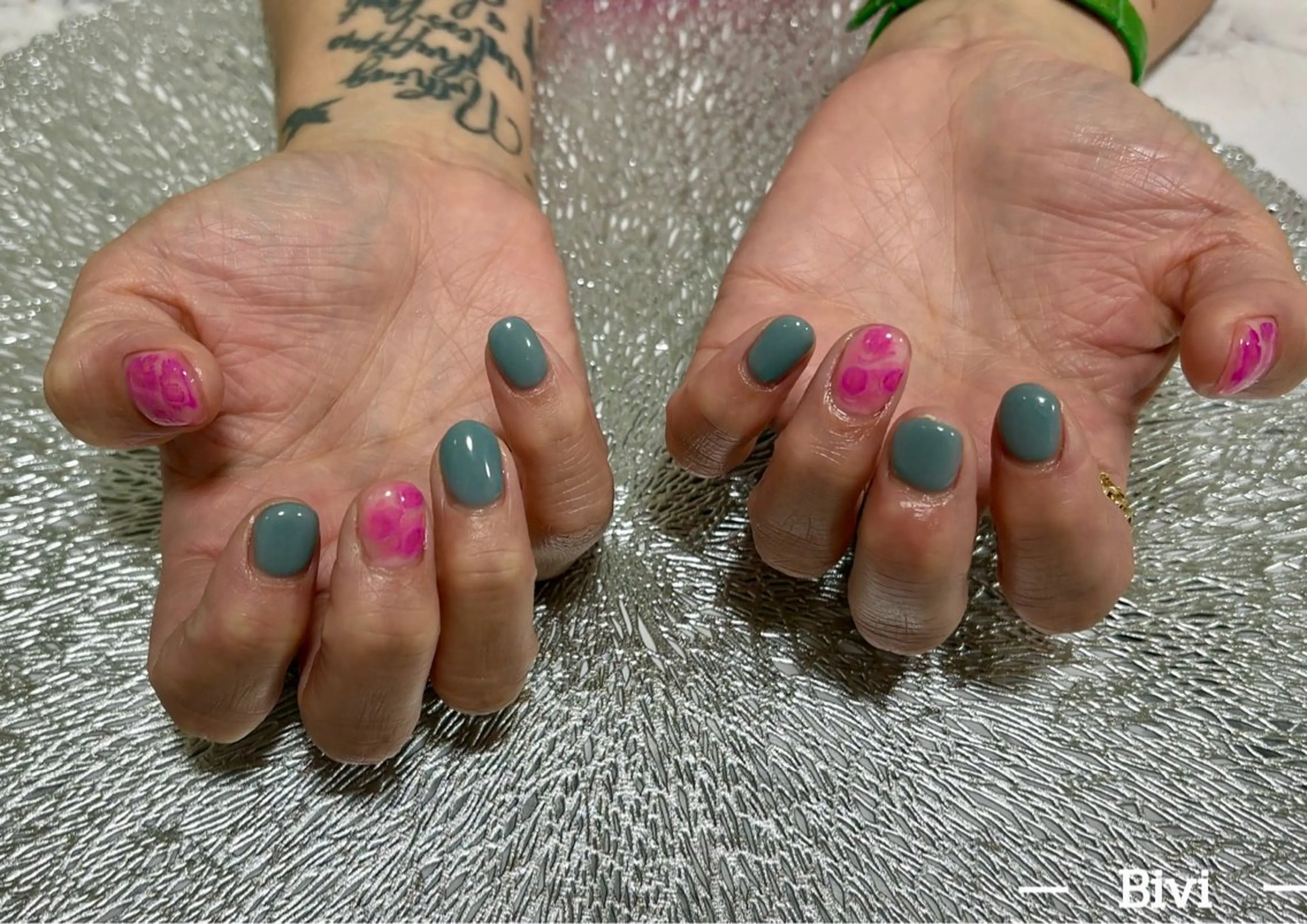 ネイル アートネイル ラメ(グリッター) ピンク シルバー ワンホンネイル ハンドネイル ハンドケア ♡Bivi♡自爪に 優しいネイルサロンのネイルデザイン