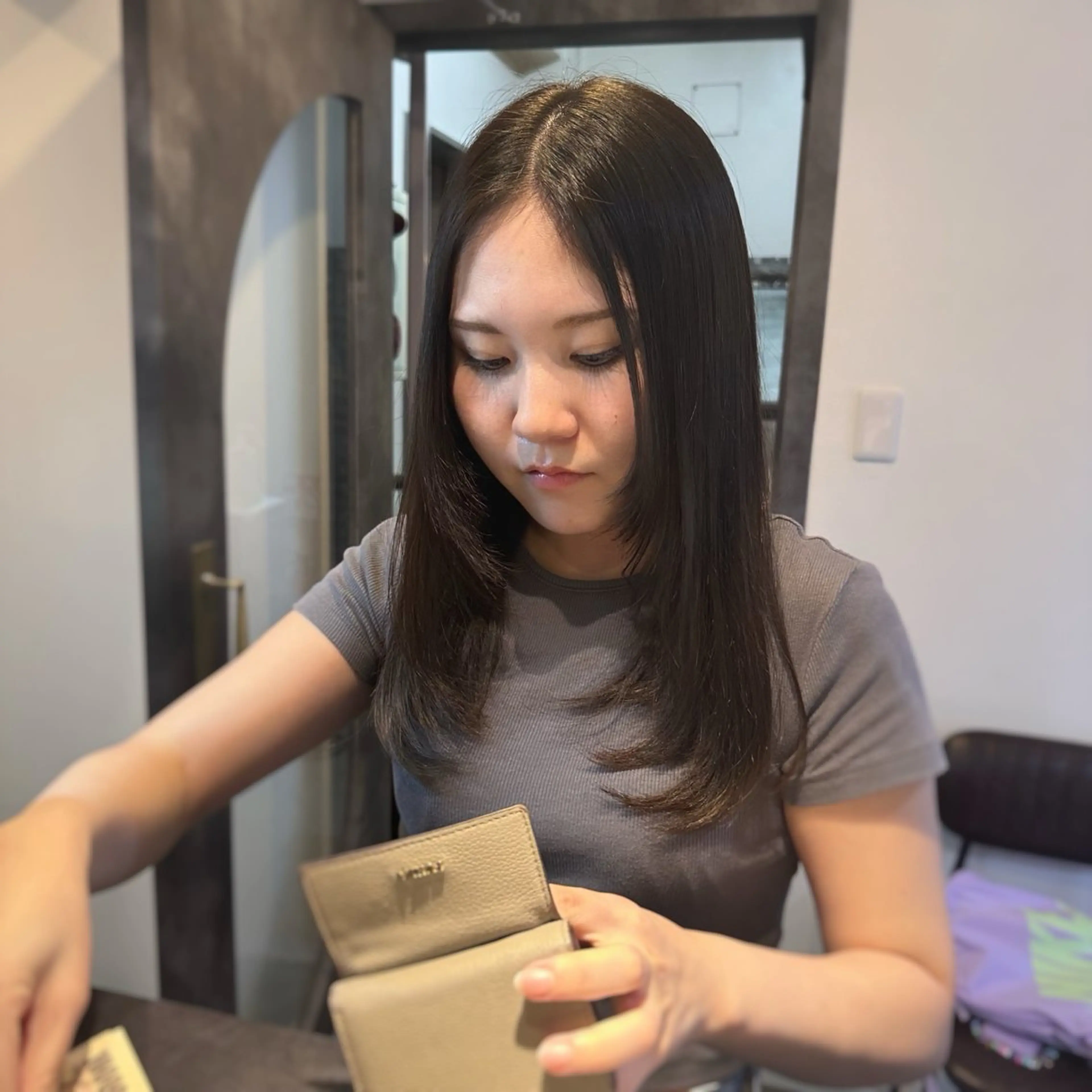 ロング カラー グレージュ オリーブグレージュ オリーブグレー ヘアカラー トリートメント 艶感カラー/レイヤー 💖心斎橋/Sakiのヘアスタイル