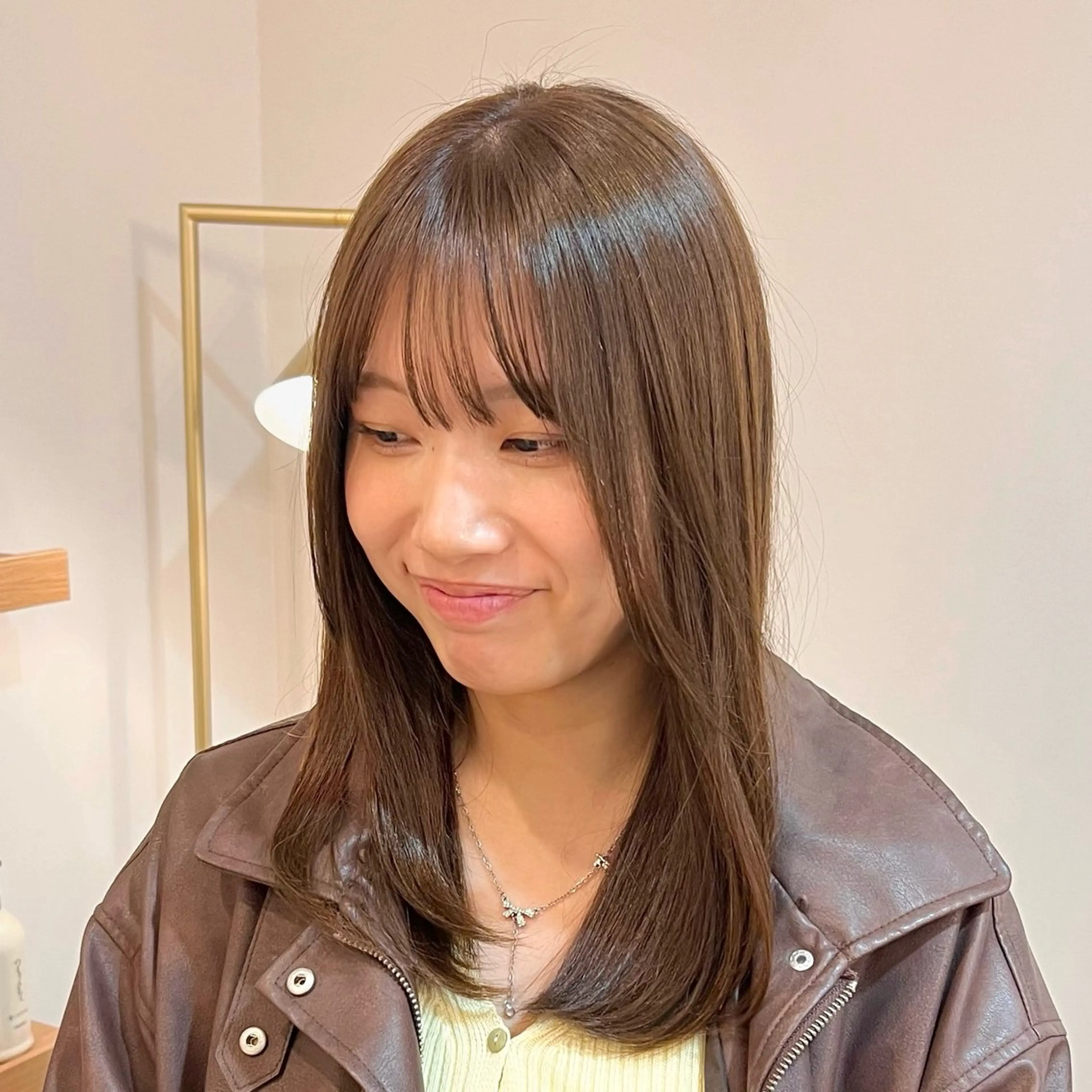 ミディアム カラー ベージュカラー ブリーチ 透明感カラー ダブルカラー グレージュ ヘアカラー 艶カラー/透明感 /ヒグチアオイのヘアスタイル