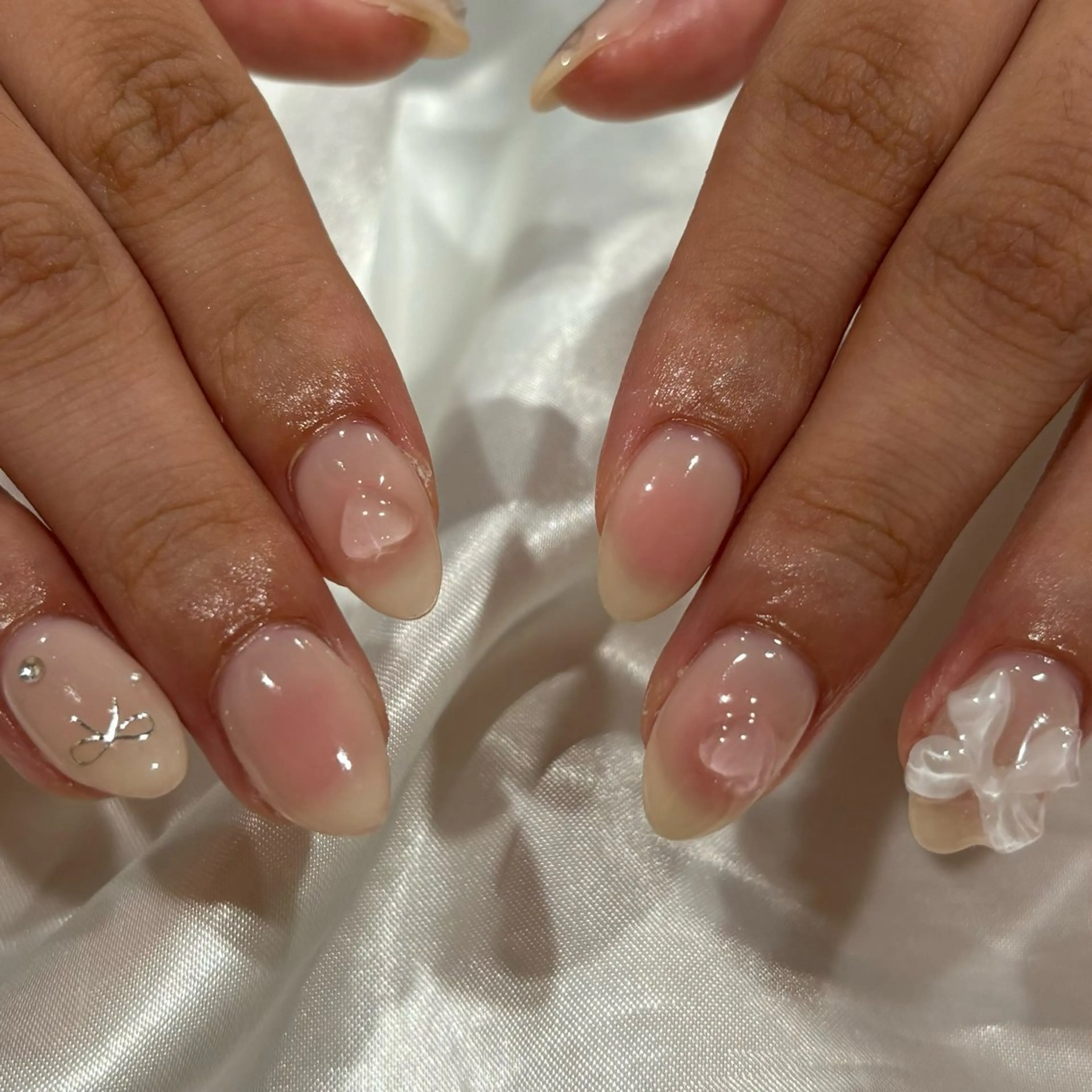 ネイル チークネイル 氷ネイル・うるうるネイル ワンカラーネイル ハンドネイル sharesalon    room59所属・nozomi 🌙のネイルデザイン