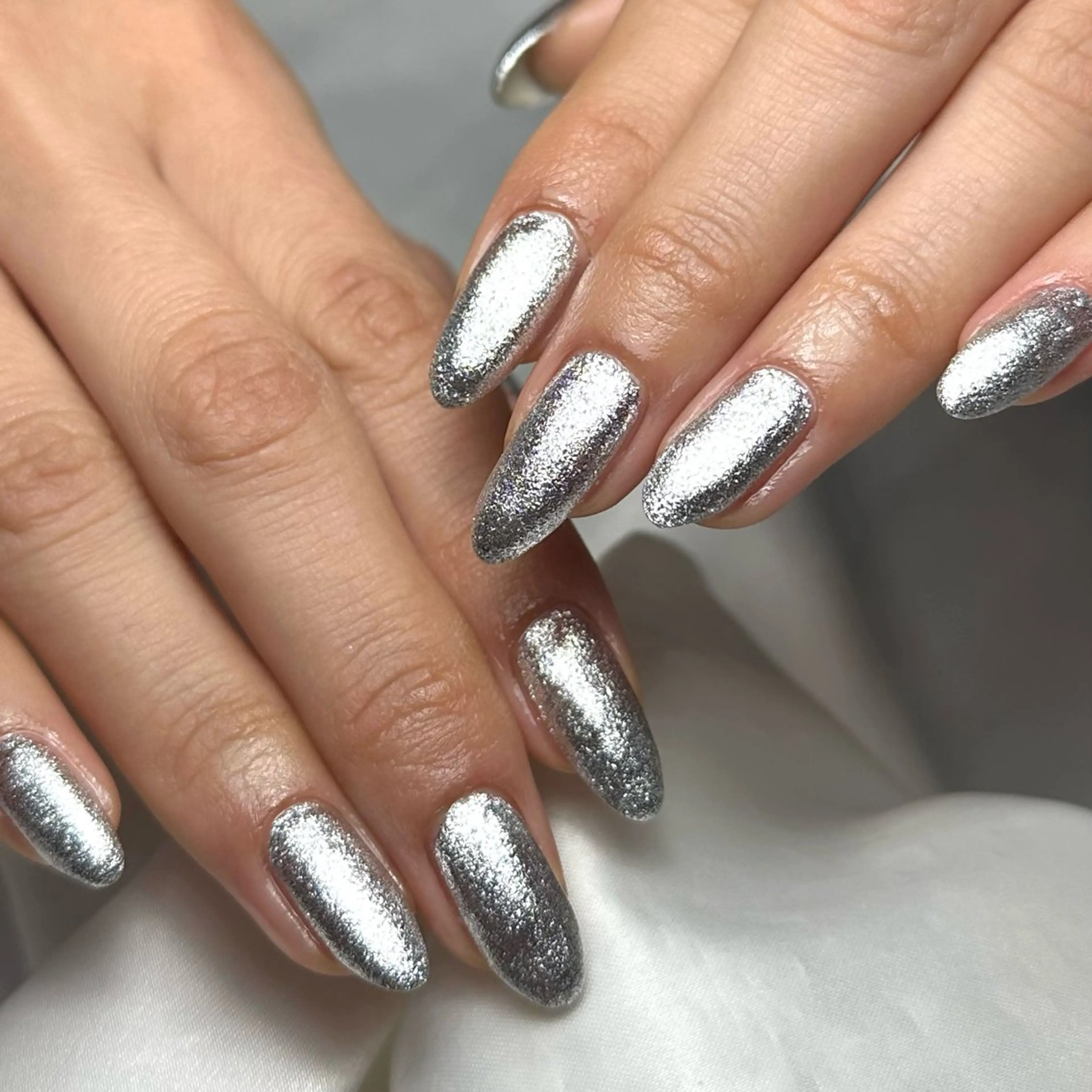 ネイル ラメ(グリッター) シルバー ハンドネイル Ray nail natsu🎀のネイルデザイン