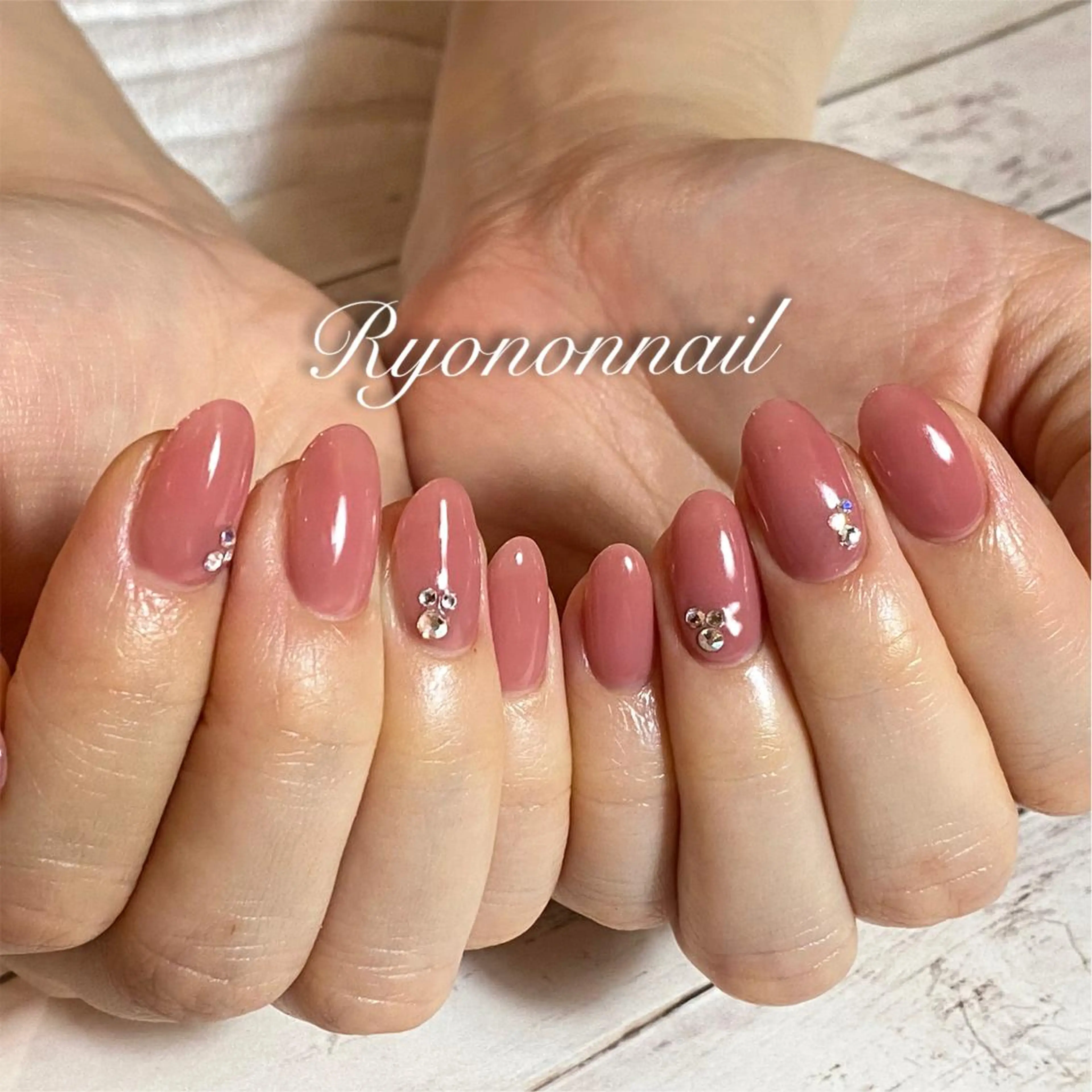 ネイル ストーンネイル Ryononnail(リョノンネイル)所属・Ryononnail 上谷典子のネイルデザイン