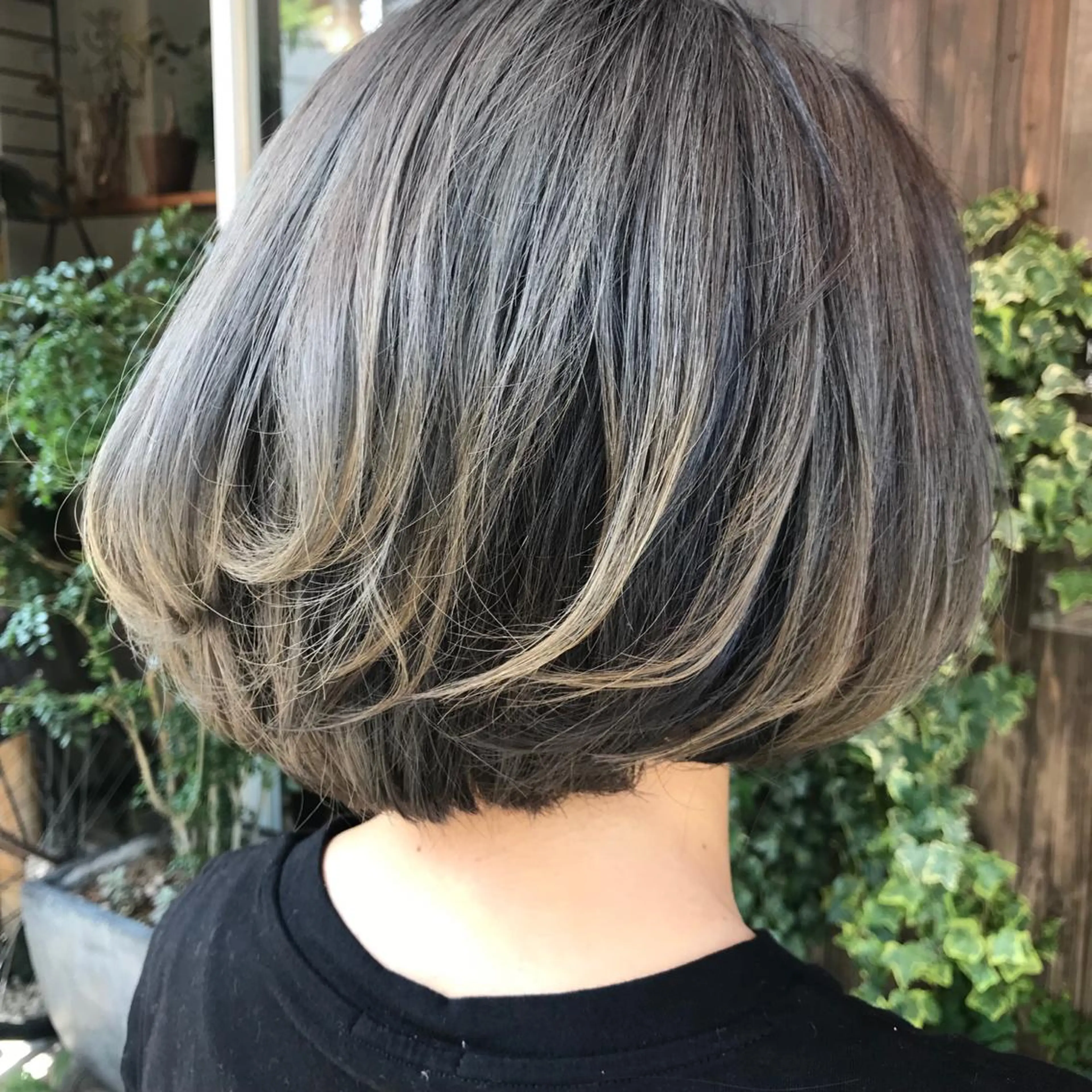 ショート カラー アッシュ ブリーチ ミルクティーアッシュ 【お悩み解決】 松尾一気のヘアスタイル