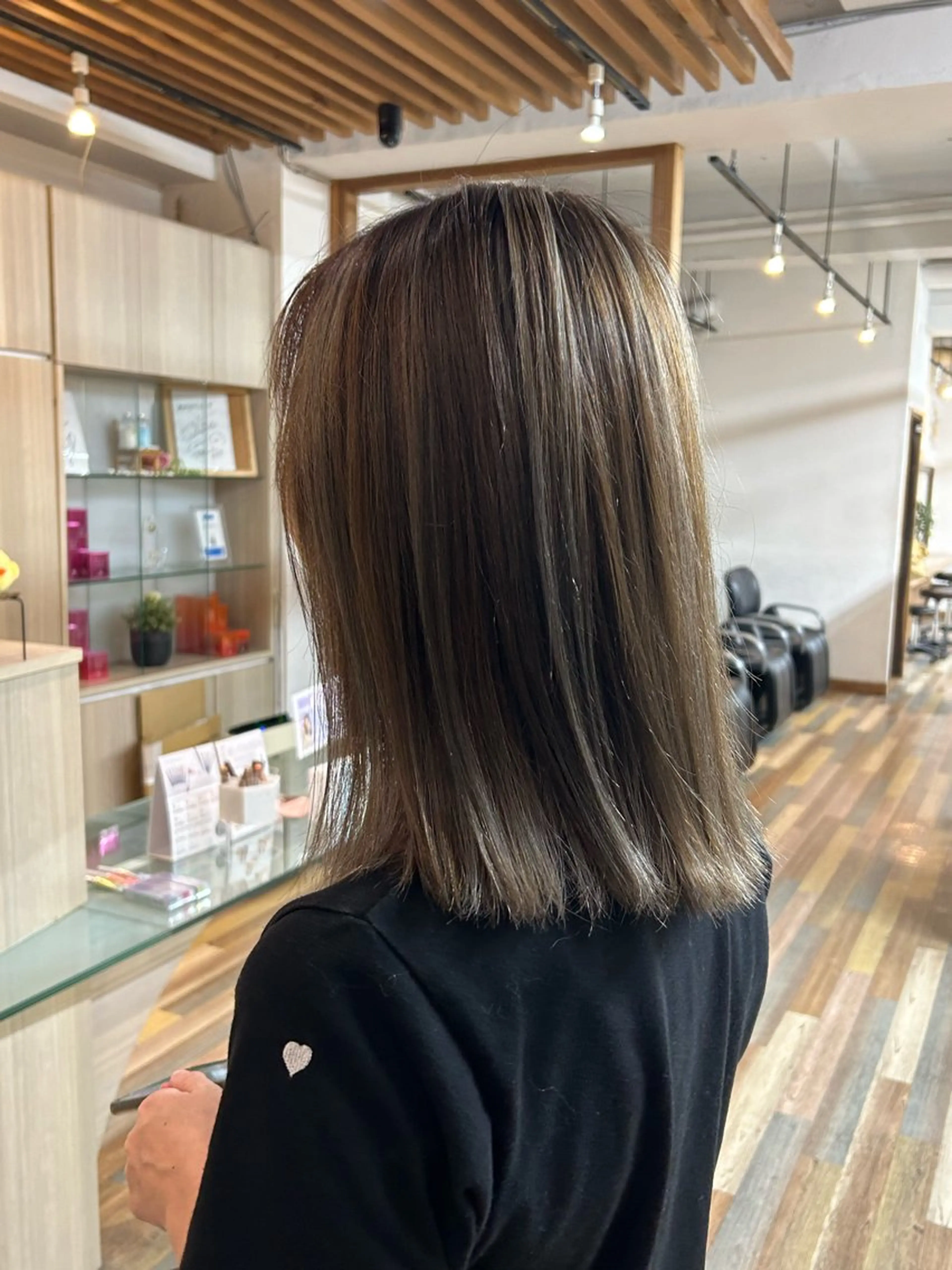 ミディアム ヘアカラー トリートメント 志賀　輝/ハイライト /縮毛矯正/髪質改善のヘアスタイル