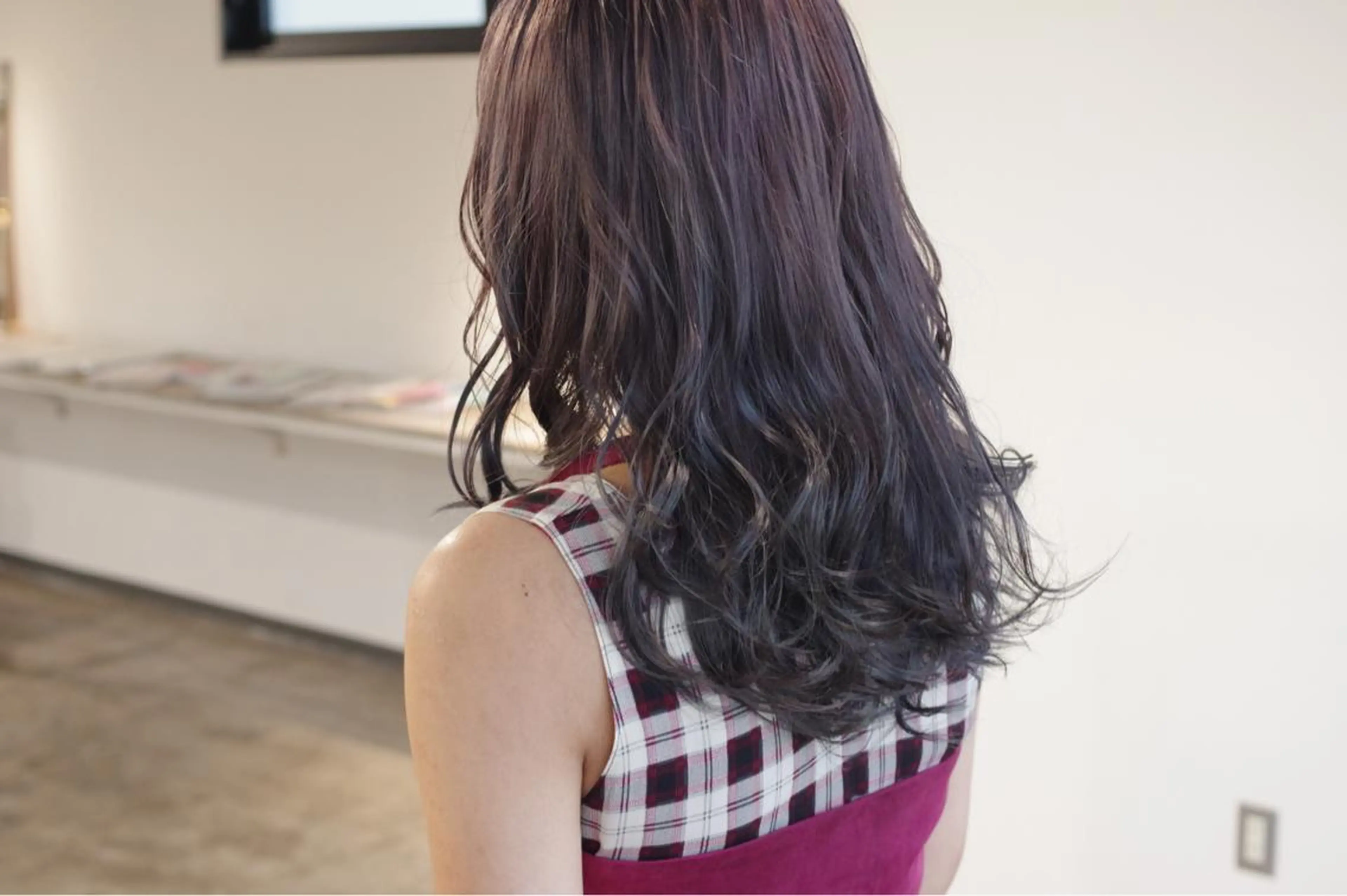 ロング カラー アッシュ パープルカラー パープルアッシュ ハイトーン/レイヤー /ケアブリーチ石川治のヘアスタイル