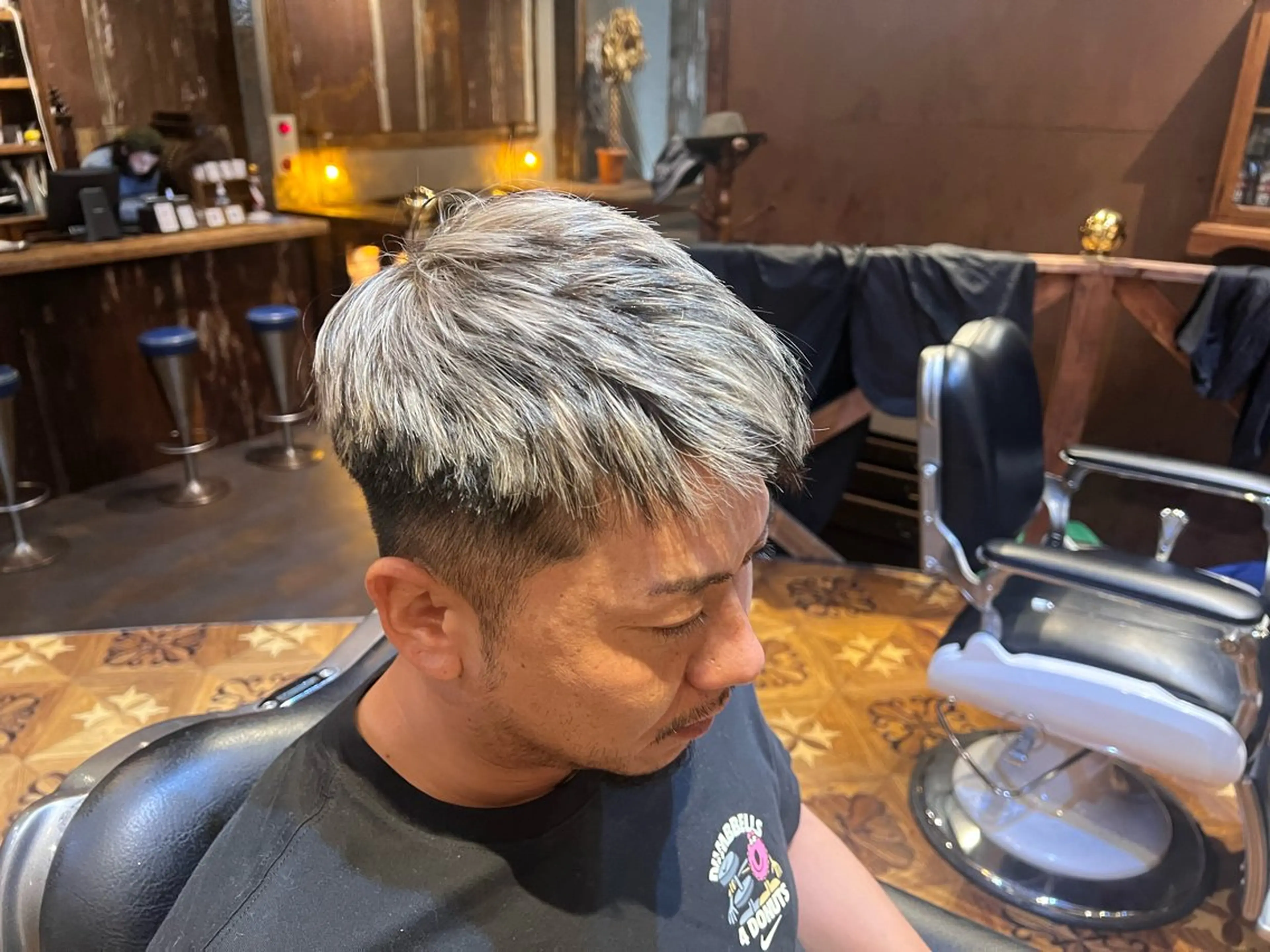 ショート ヘアカラー 中居 優弥のヘアスタイル