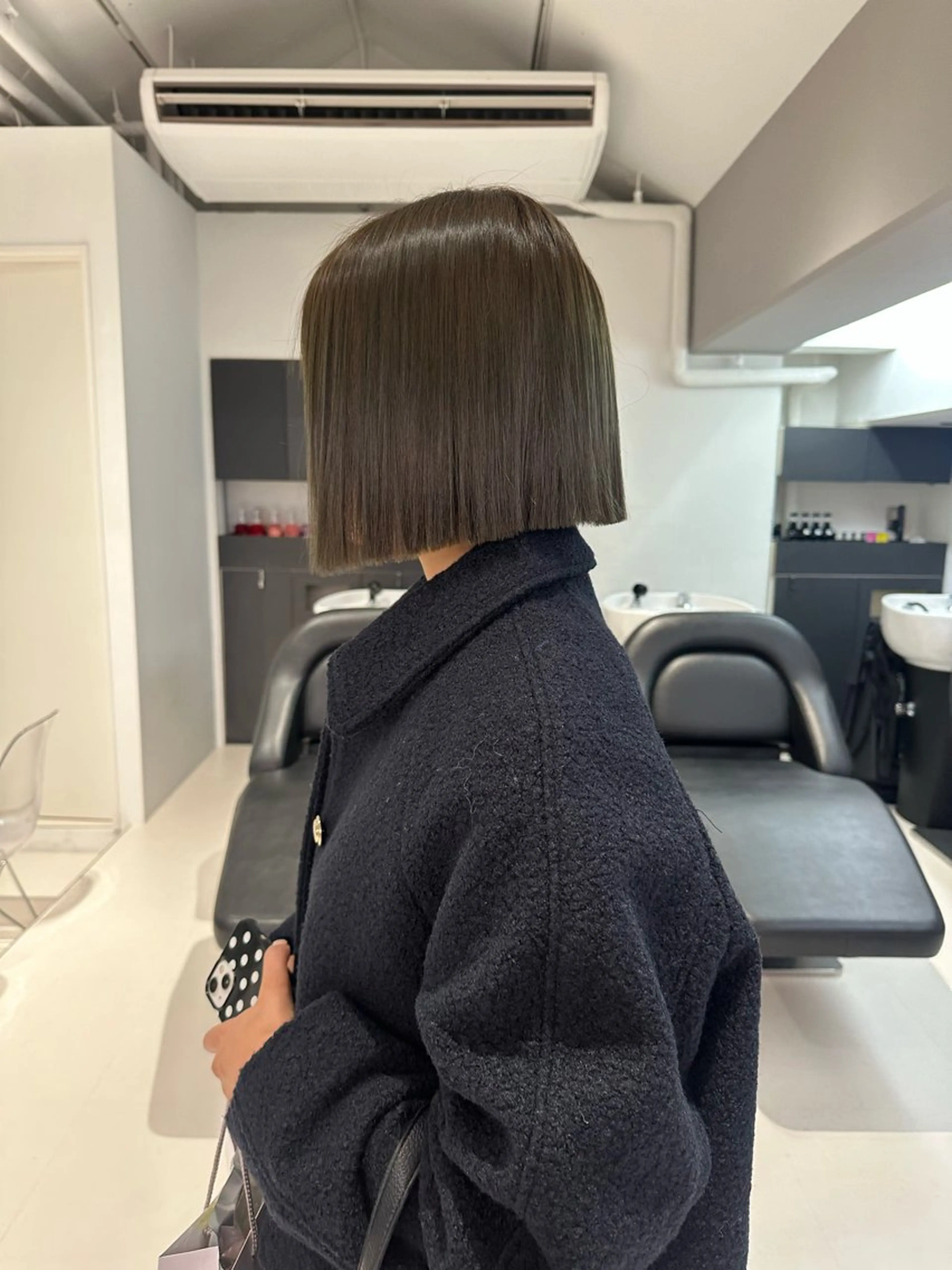 ショート カラー ベージュカラー ブリーチ ハイトーンカラー ブリーチなしカラー オリーブベージュ ヘアカラー トリートメント REINA☁️透明感 カラー/ぷつっと♡のヘアスタイル