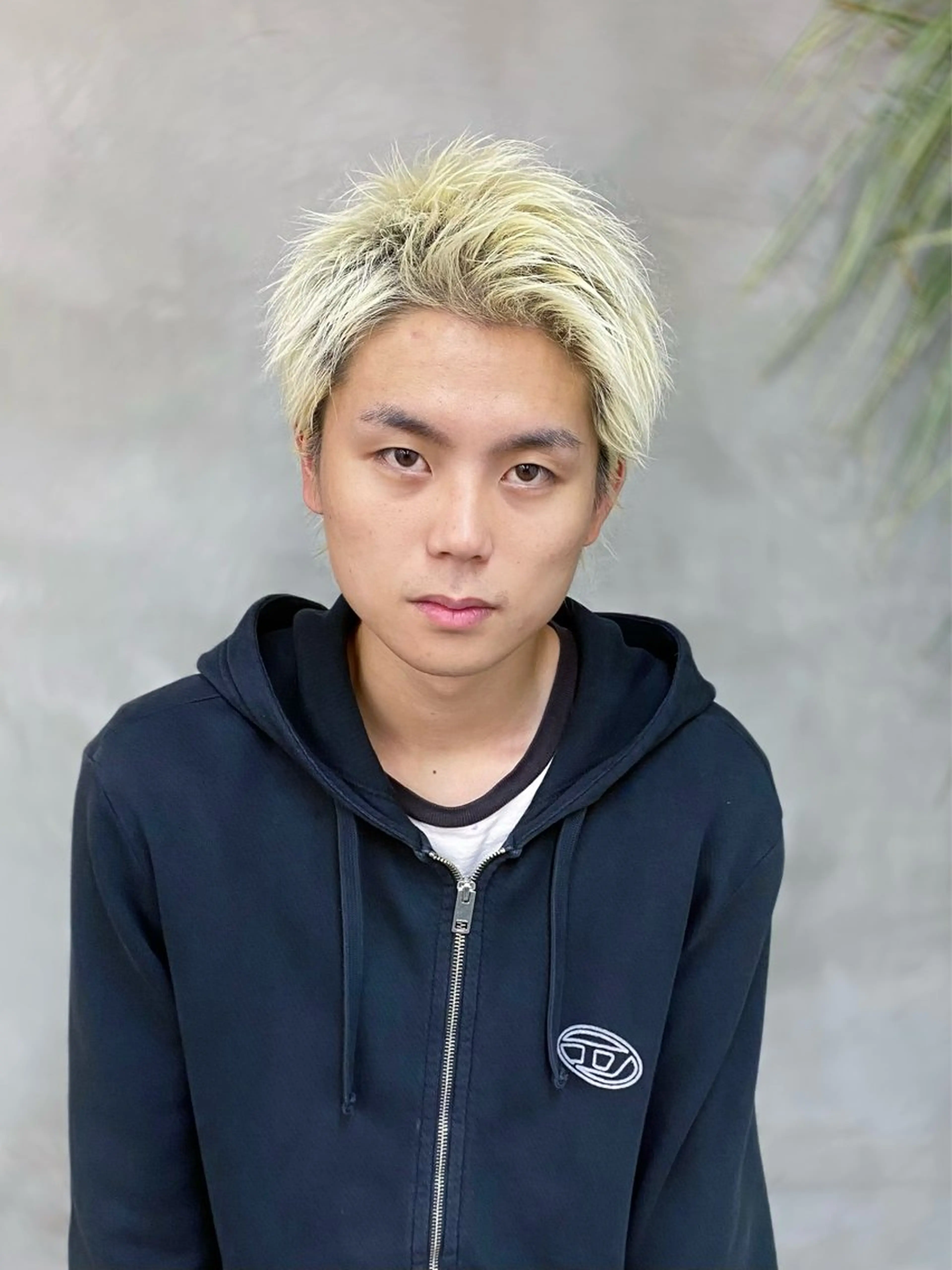 カラー メンズ メンズブリーチ メンズハイトーン スパイキーショート ブリーチ ケアブリーチ カット ヘアカラー トリートメント k.e.y銀座店所属・安藤幹人 メンズカット/パーマのヘアスタイル