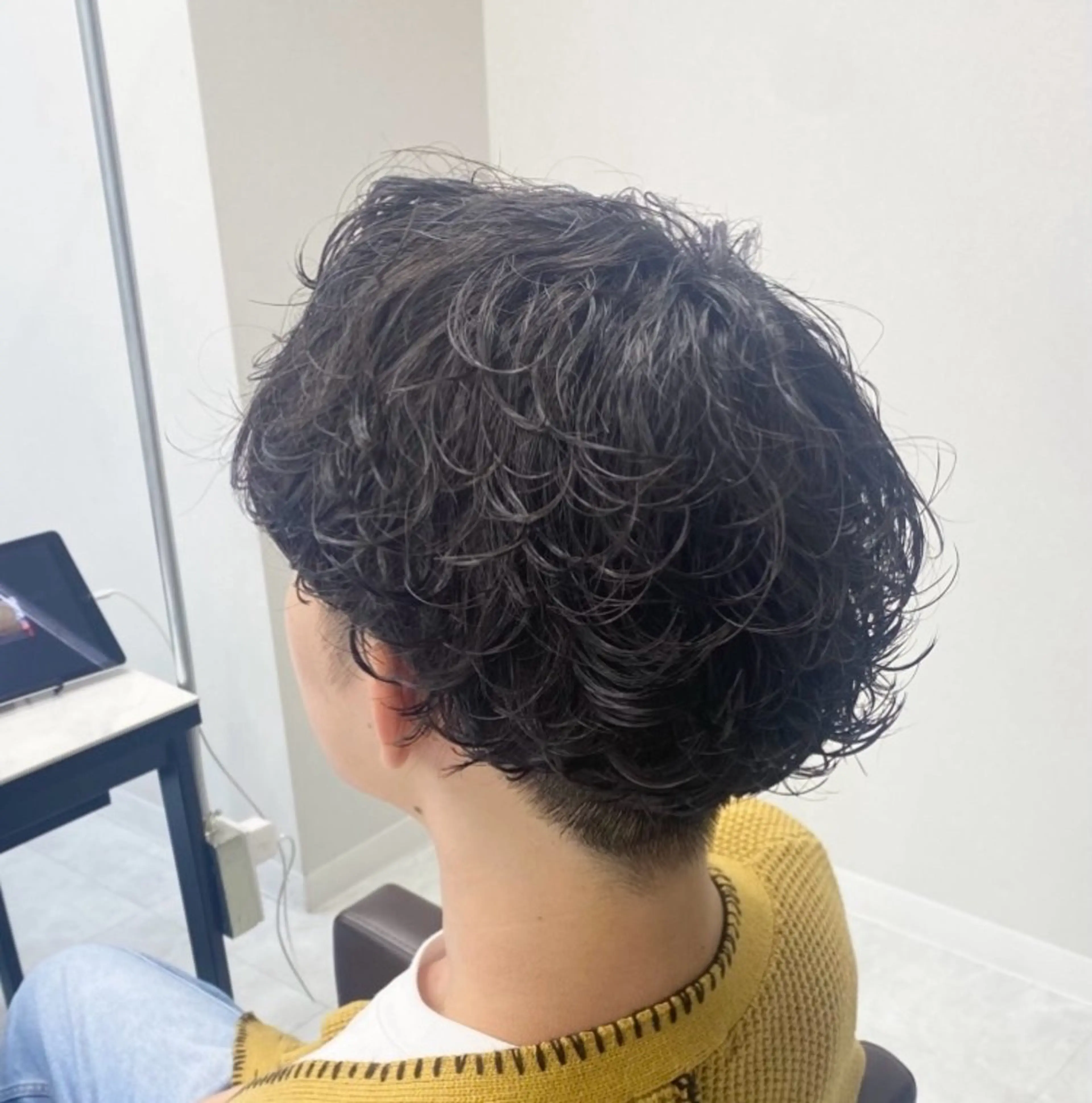 ショート パーマ ヘアアレンジ メンズ 艶髪/メンズウルフ/ 毛流れ/AOTOのヘアスタイル