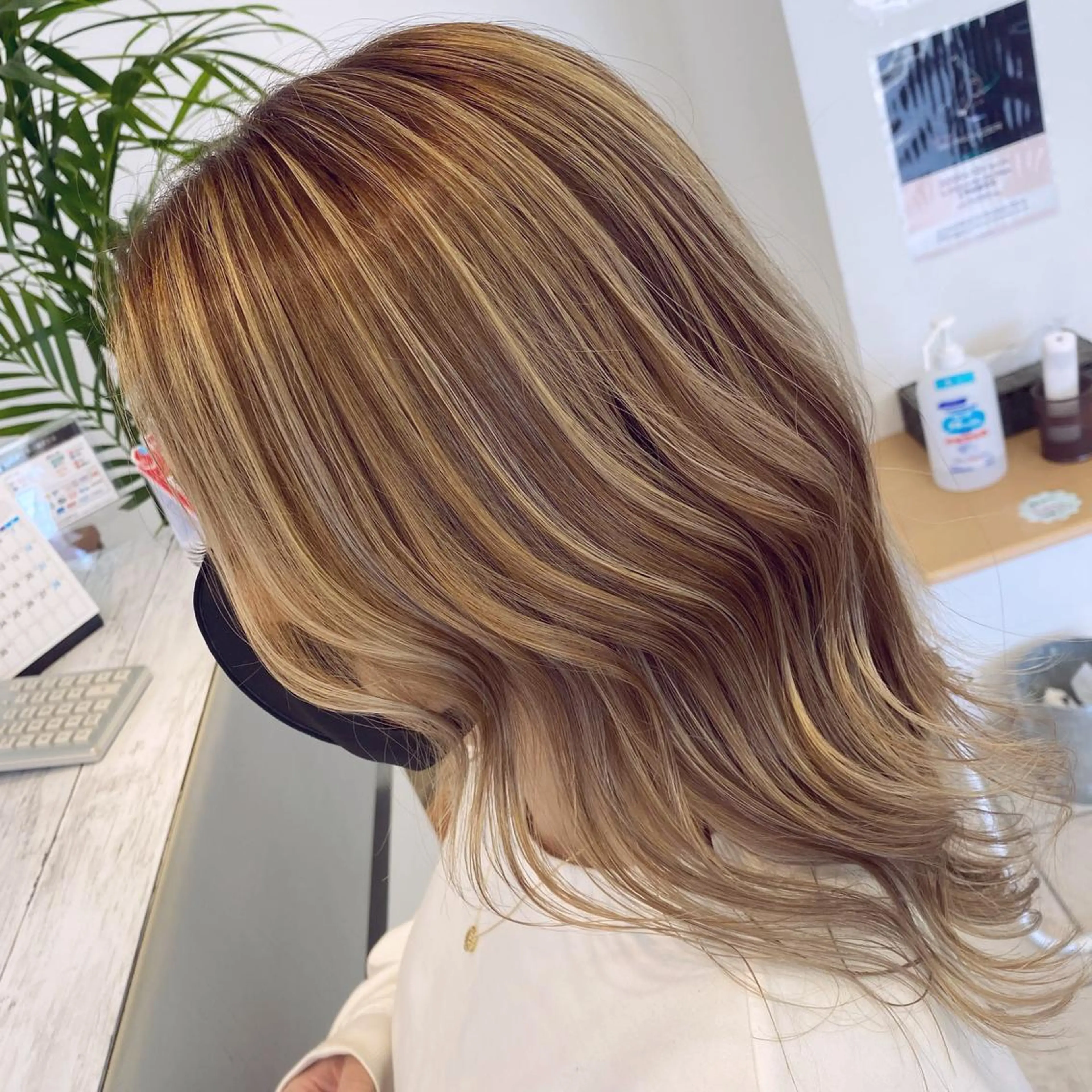 ミディアム カラー バレイヤージュ ブリーチ ケアブリーチ ダブルカラー エドルカラー MARLE 今里店のヘアスタイル