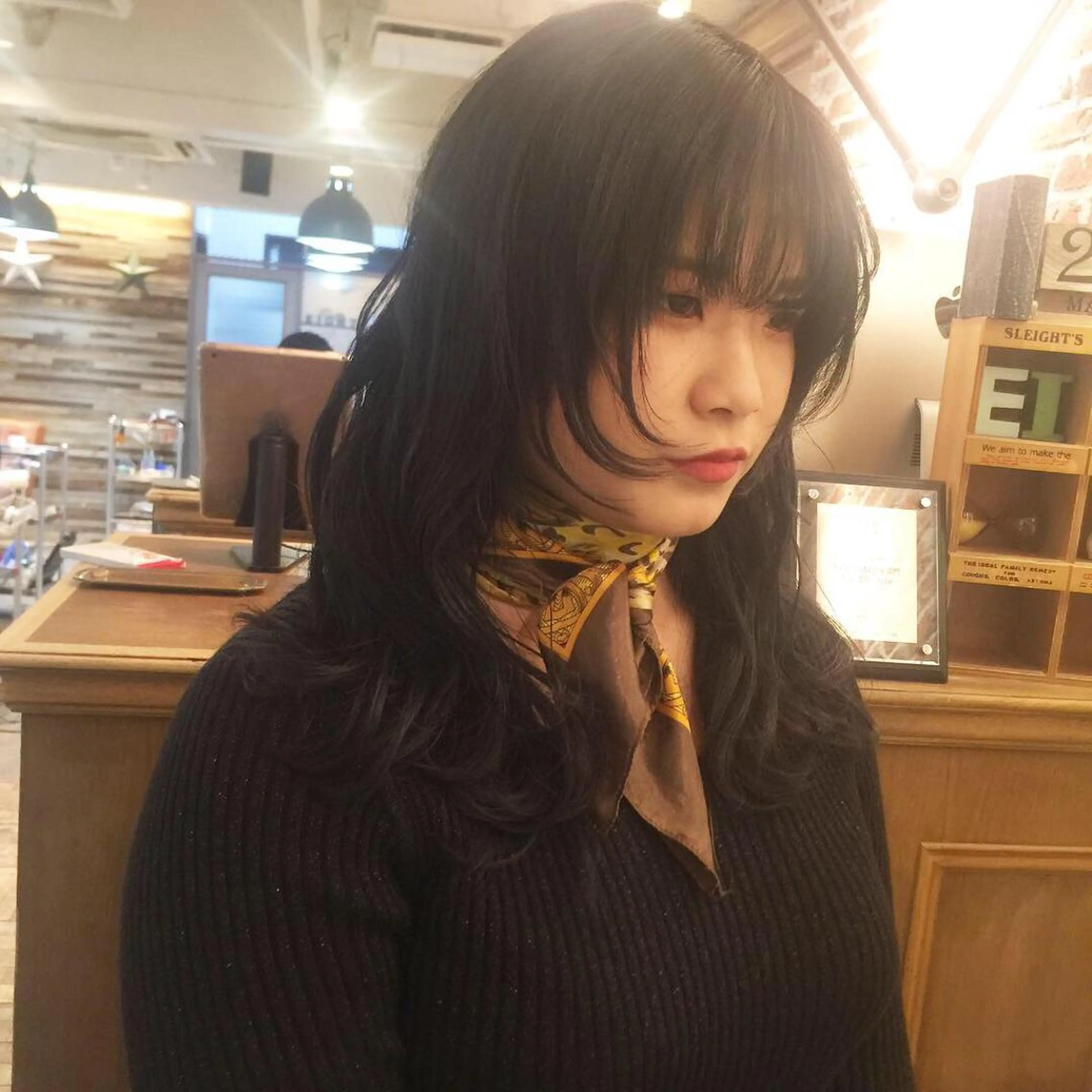 セミロング カラー ウルフカット ホワイト&レイヤーカ ットエクステ長畠俊輔のヘアスタイル