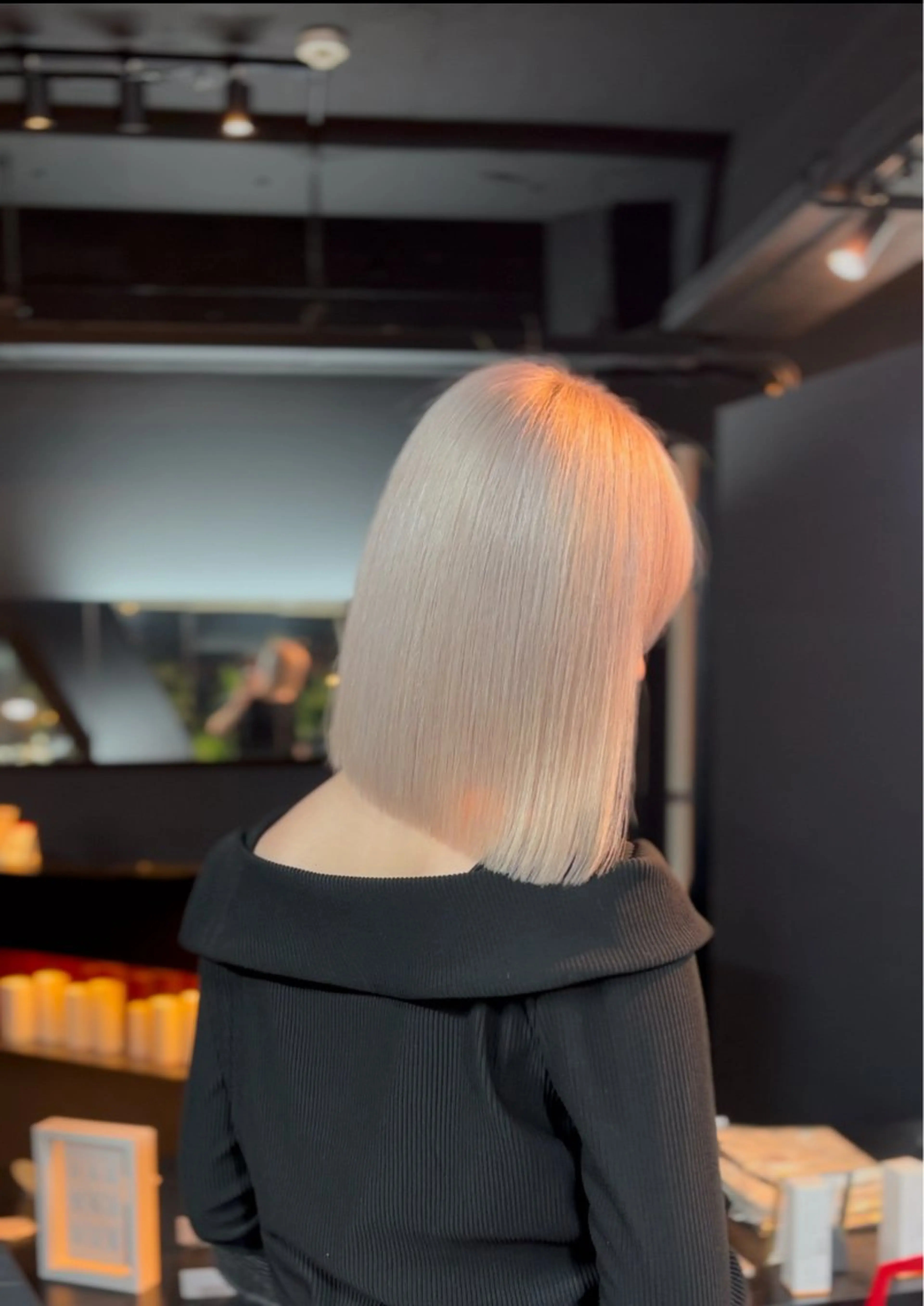 ミディアム カラー ベージュカラー ブリーチ ホワイトベージュ カット ヘアカラー いなおか かなとのヘアスタイル