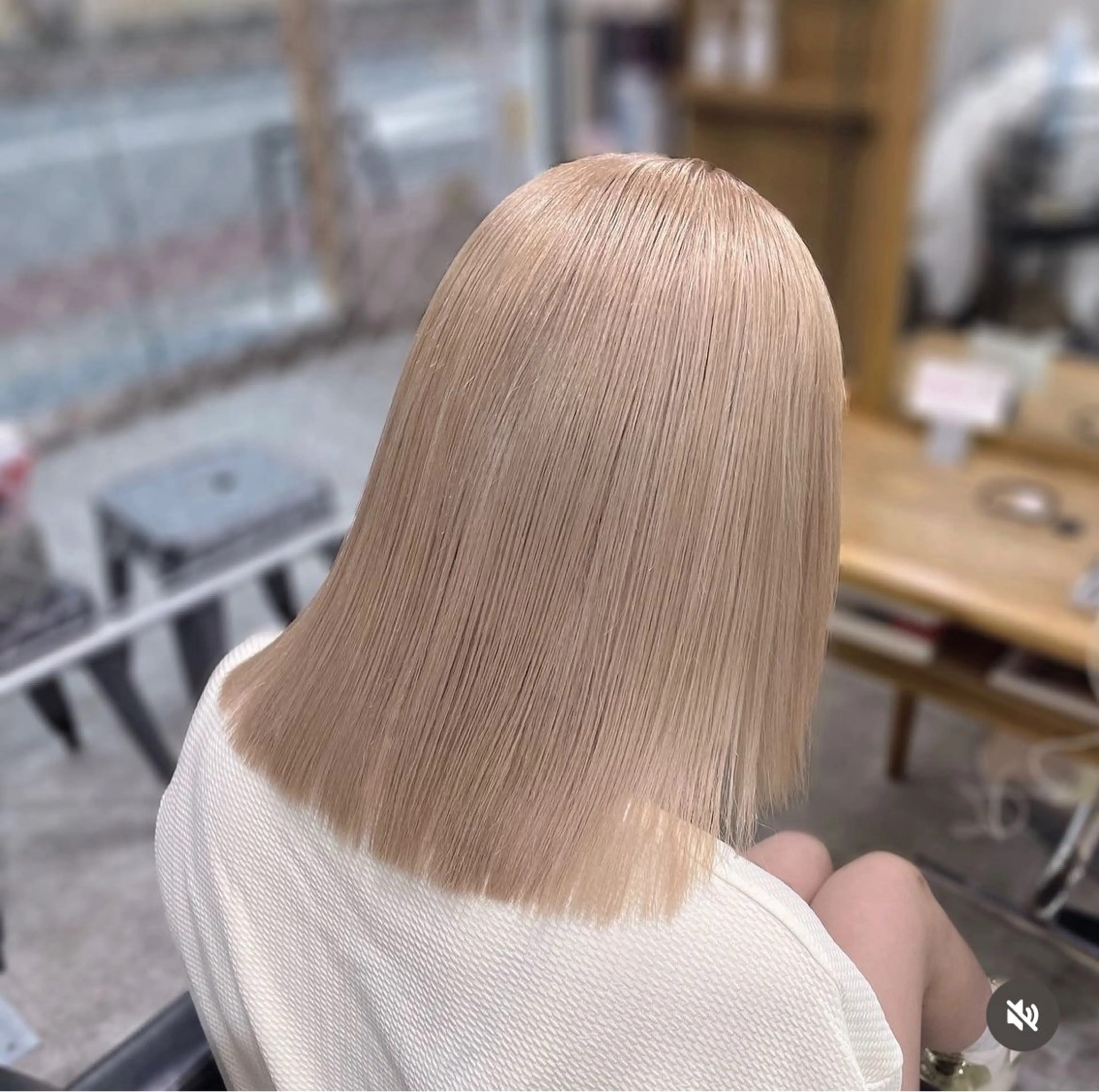 ミディアム カラー シールエクステ ベージュカラー ブリーチ ダブルカラー ハイトーンカラー MIRAC所属・Ryoichi⛓️ 韓国ヘア/ハイトーンのヘアスタイル