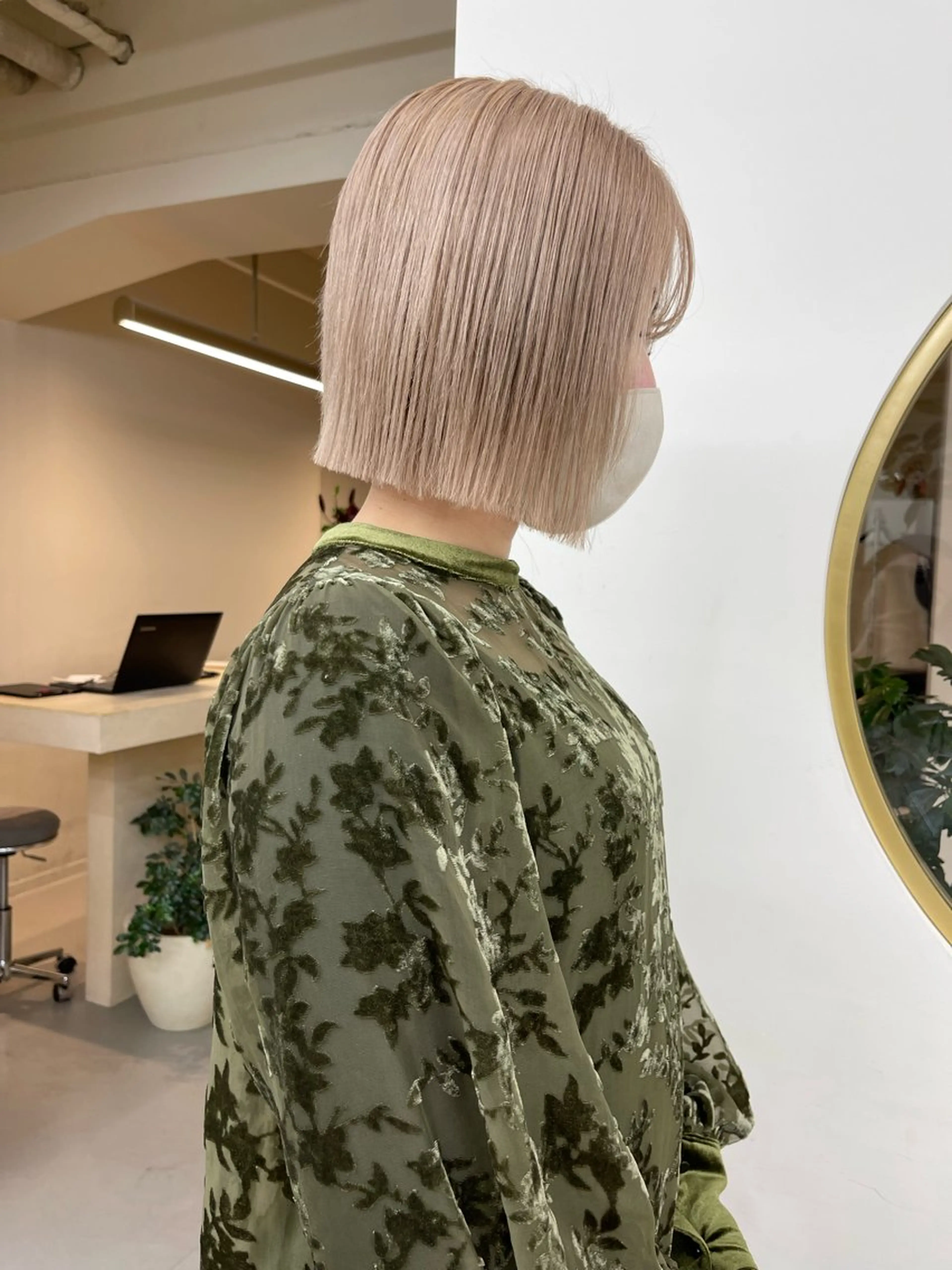 ショート カラー 切りっぱなしボブ ベージュカラー ミルクティーベージュ ボブ 北野谷 篤のヘアスタイル