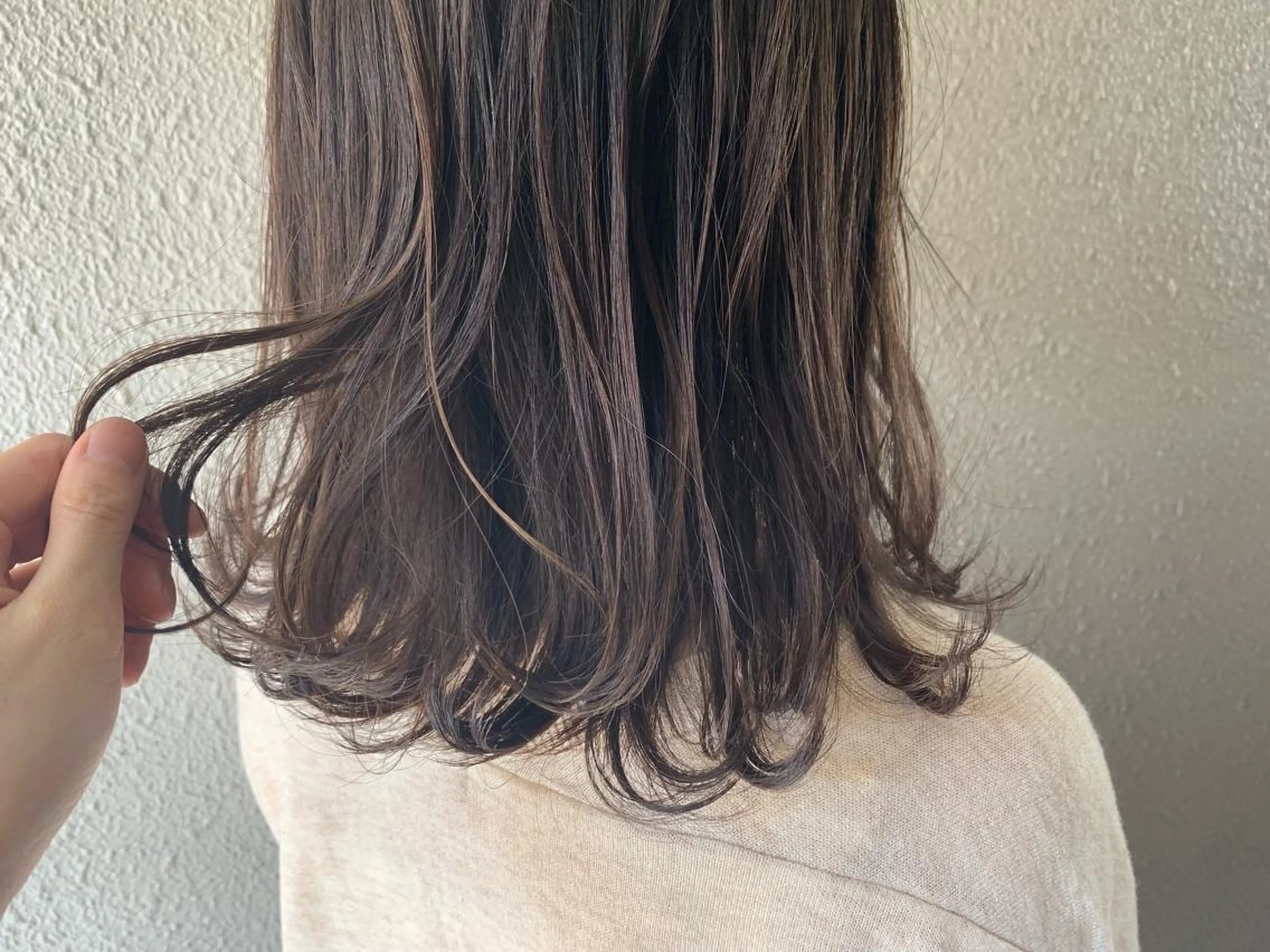 セミロング カラー グレージュ サダハルカ ｜chouetteのヘアスタイル