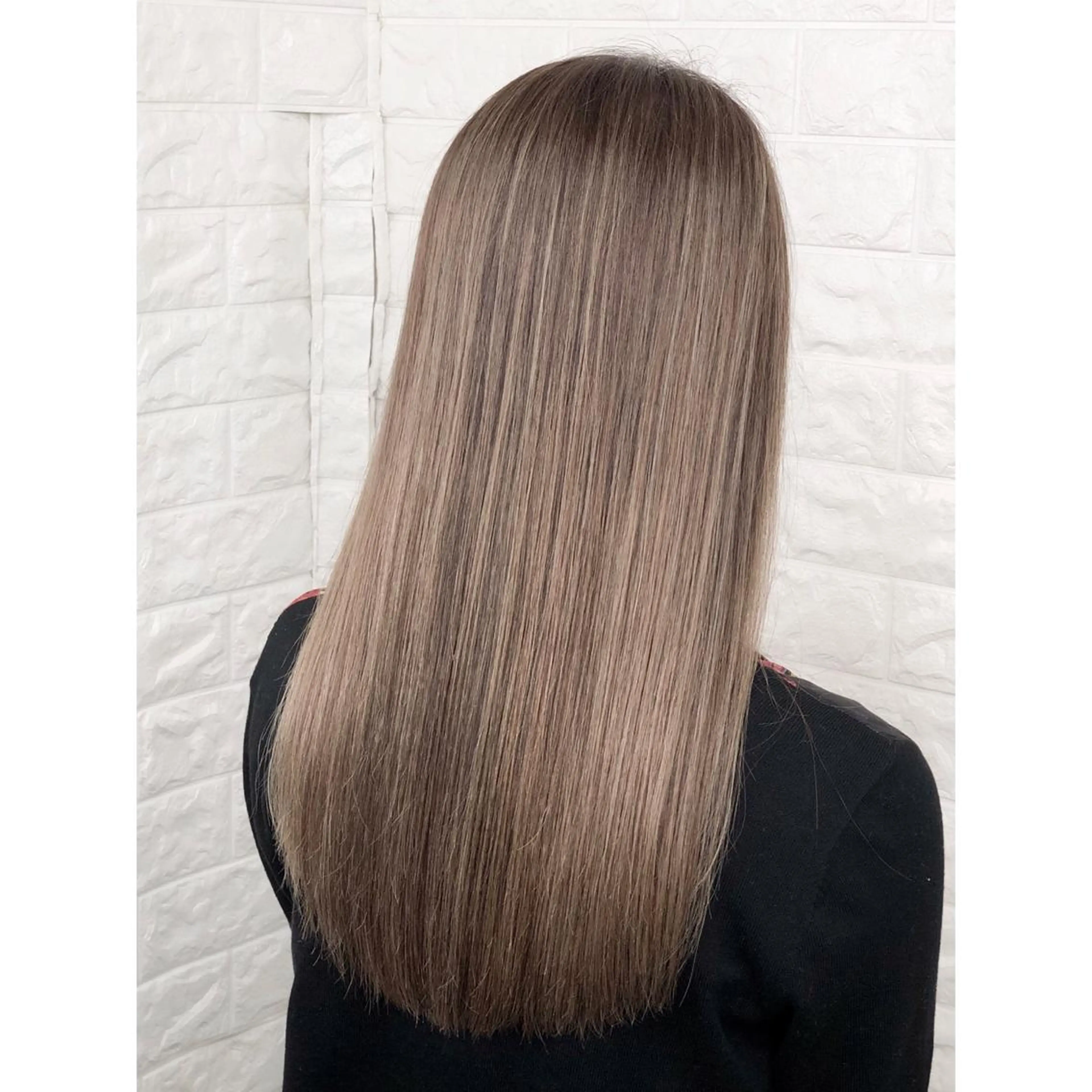 セミロング カラー ベージュカラー 透明感カラー ハイライトカラー イルミナカラー ミルクティーベージュ カット ヘアカラー KIZU 髪質改善 オカルト怪談のヘアスタイル