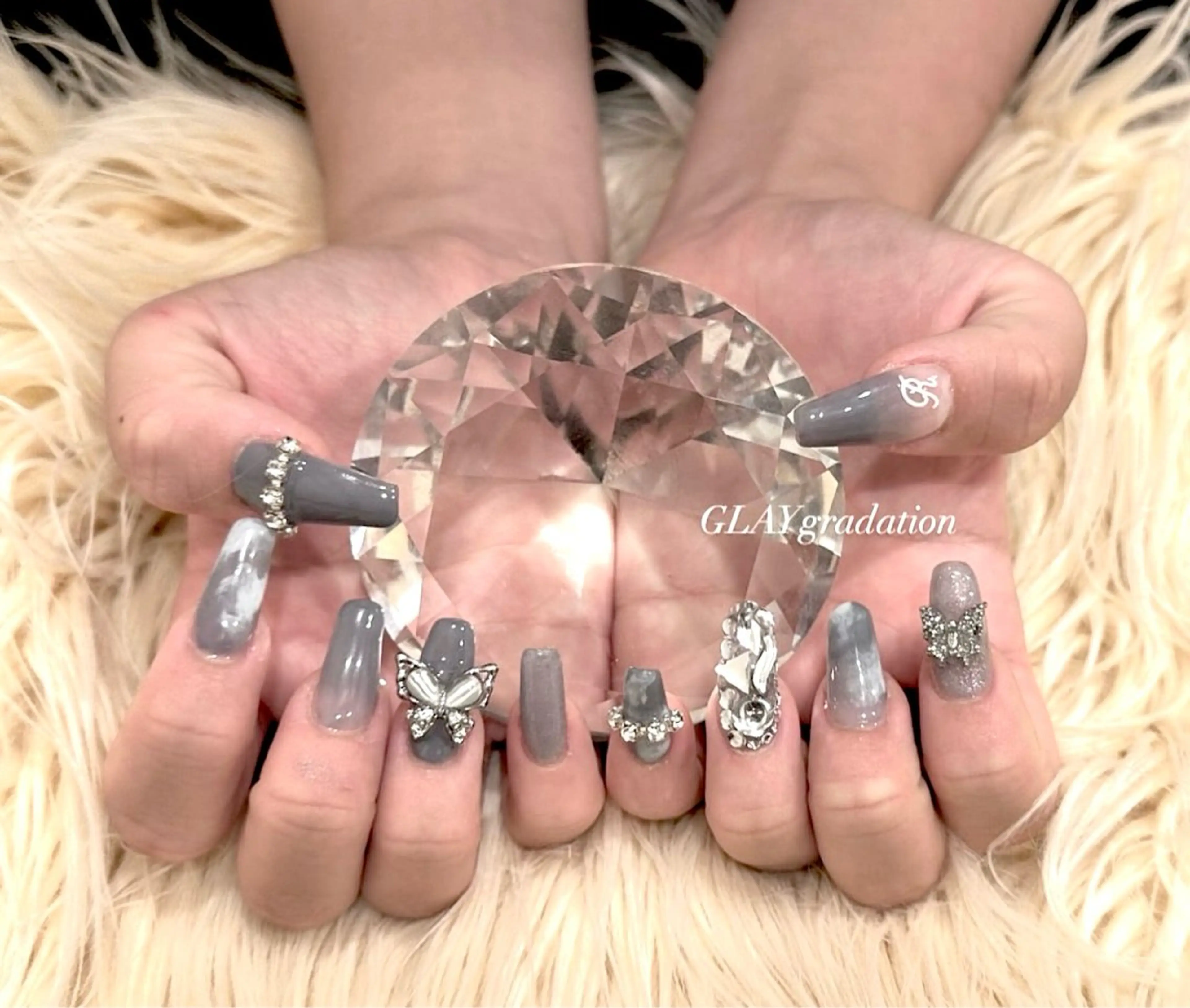 ネイル private salon le'a所属・le'a スタッフのネイルデザイン